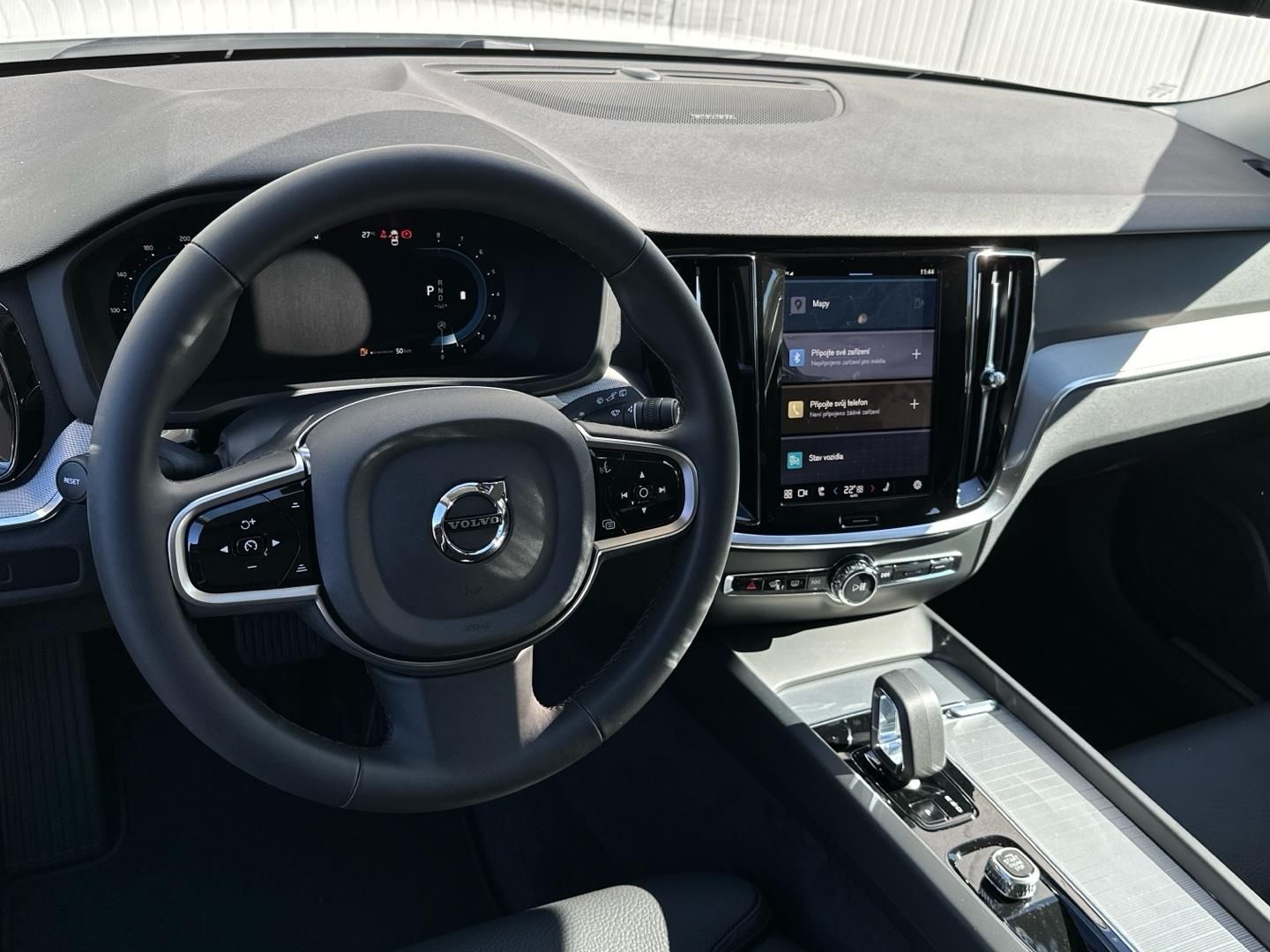 Volvo V60, 2.0B4 FWD 145kW PLUS DARK - fotka 5
