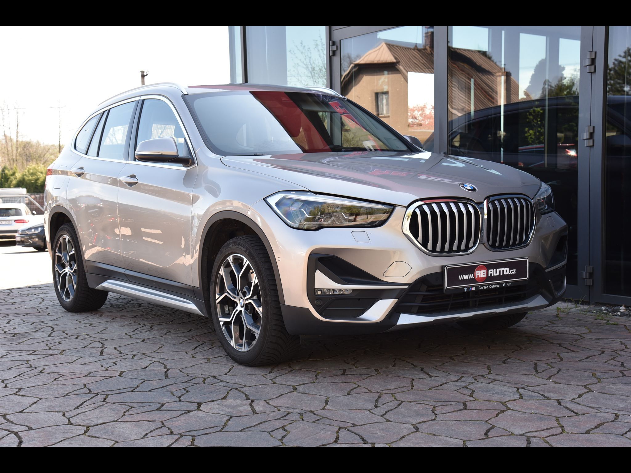 BMW X1, XDRIVE 140kw aut - fotka 2