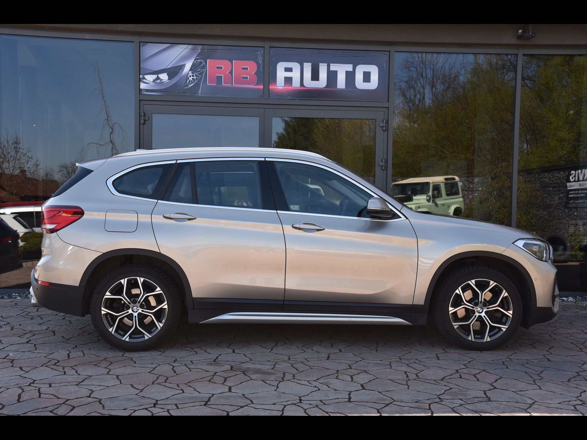 BMW X1, XDRIVE 140kw aut - fotka 5
