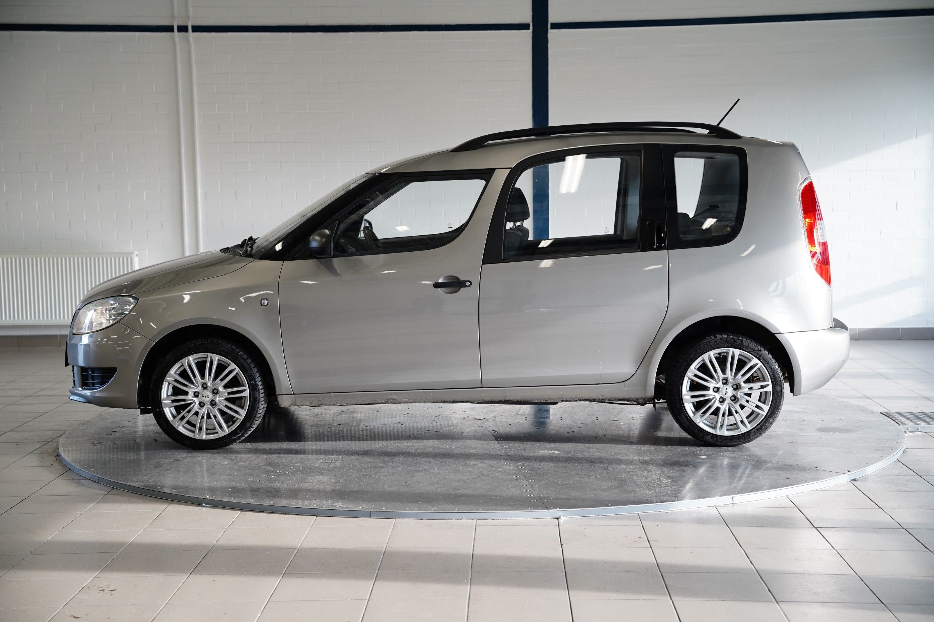 Škoda Roomster, 1.2 HTP 51 kW Active - fotka 3