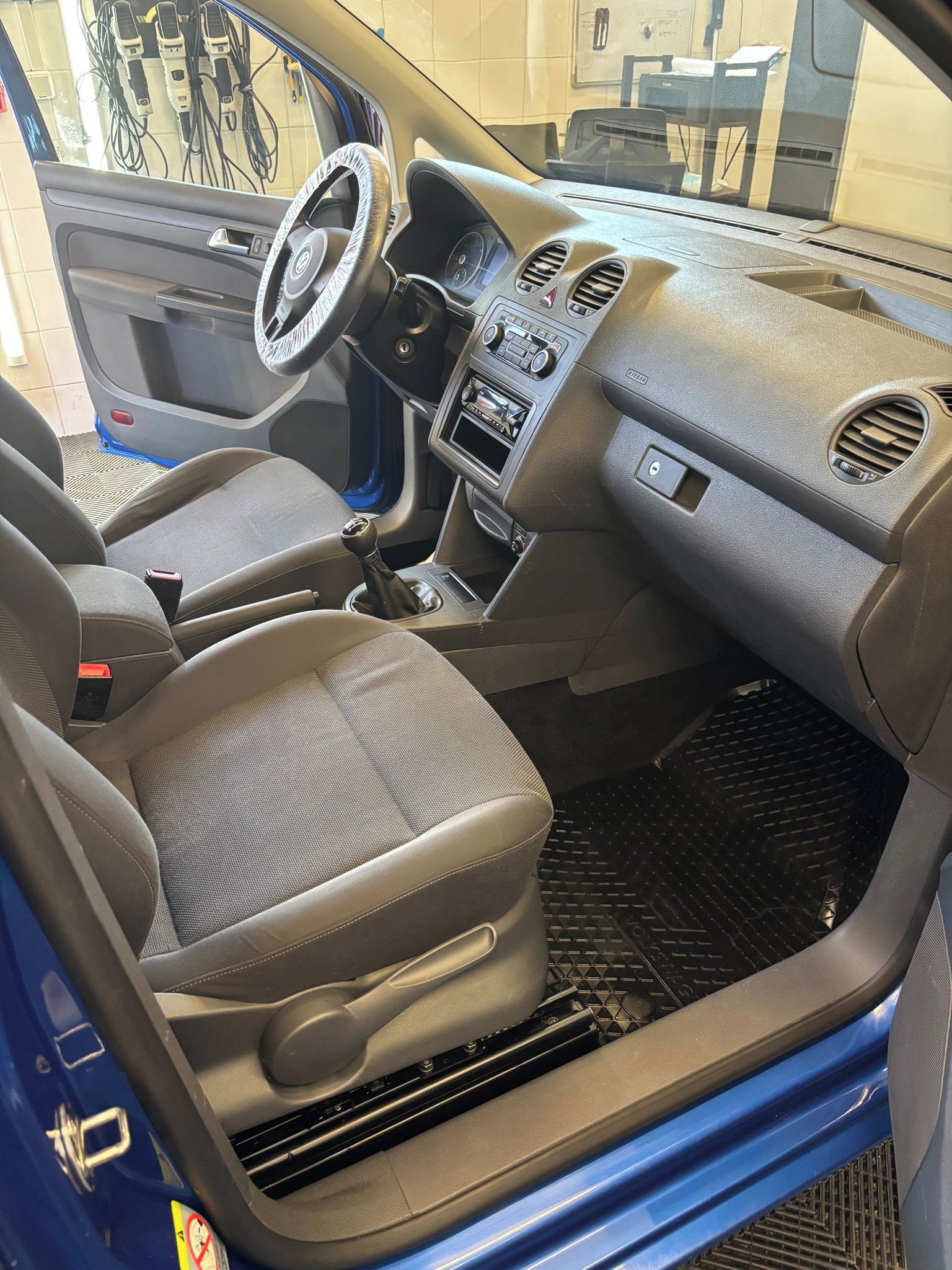 Volkswagen Caddy, 7 mistna plny servis záruka - fotka 6