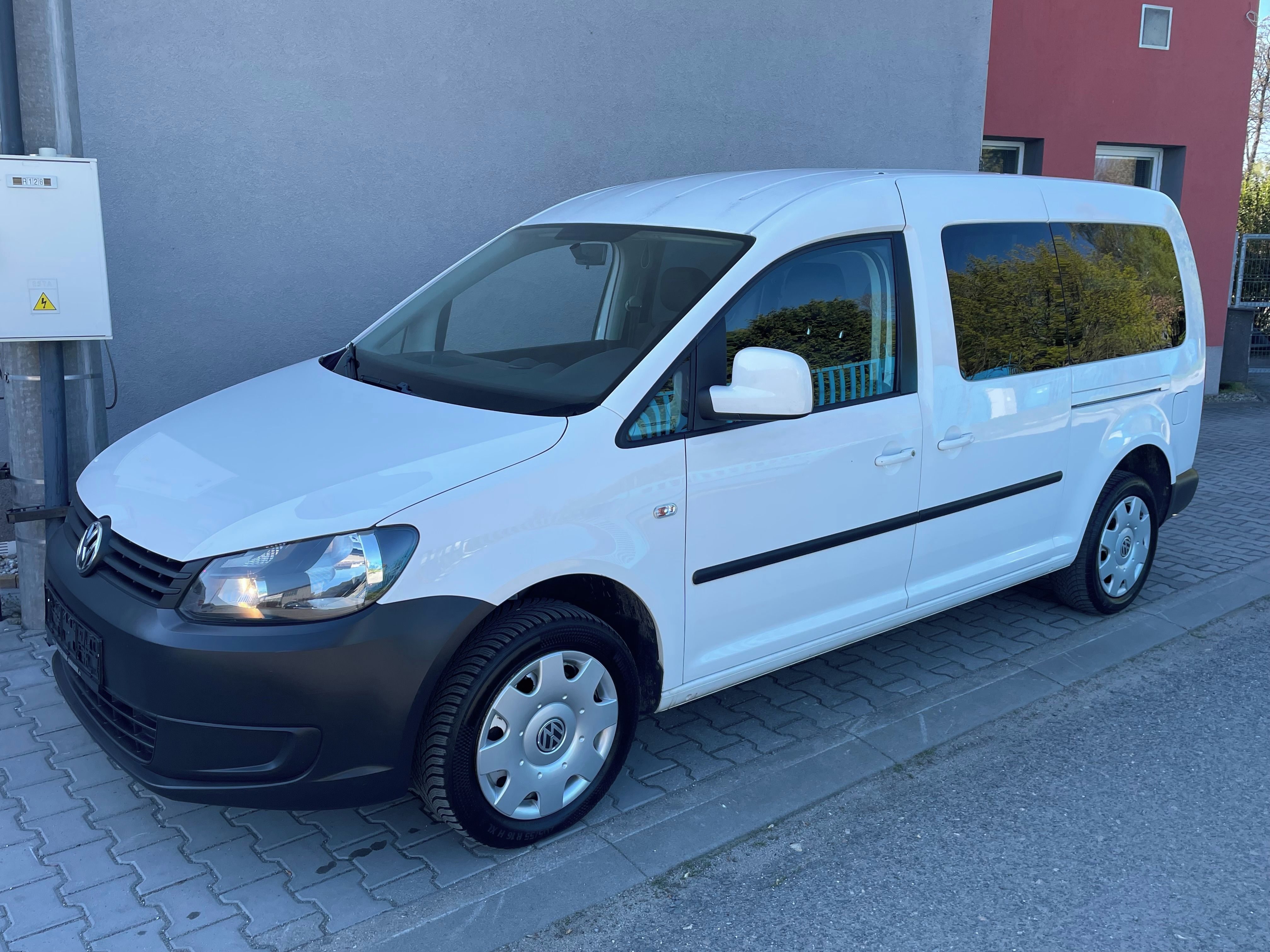 Volkswagen Caddy, MAXI 1.6 TDI 75 kW Serv.kniha - fotka 2