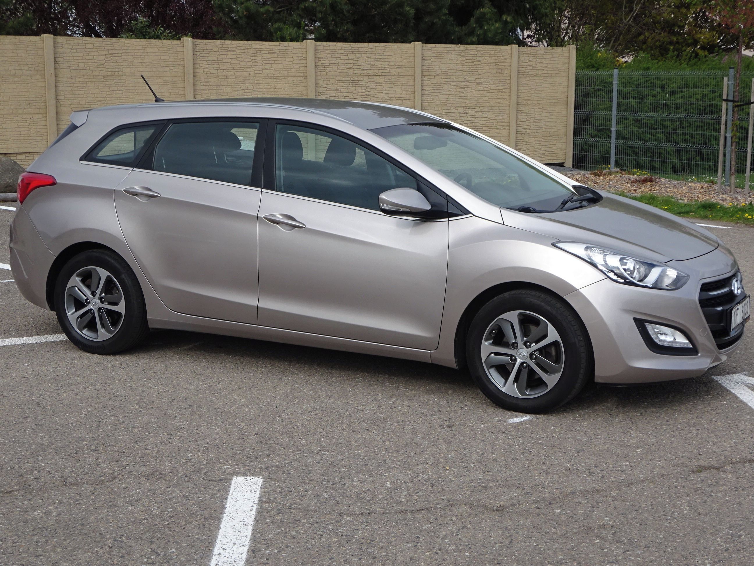 Hyundai i30, 1.6i 2.Maj.serv.kníž.ČR 88 kw - fotka 2