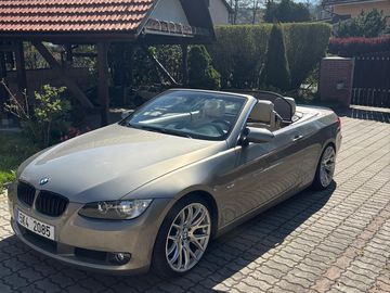 BMW 330d servisováno