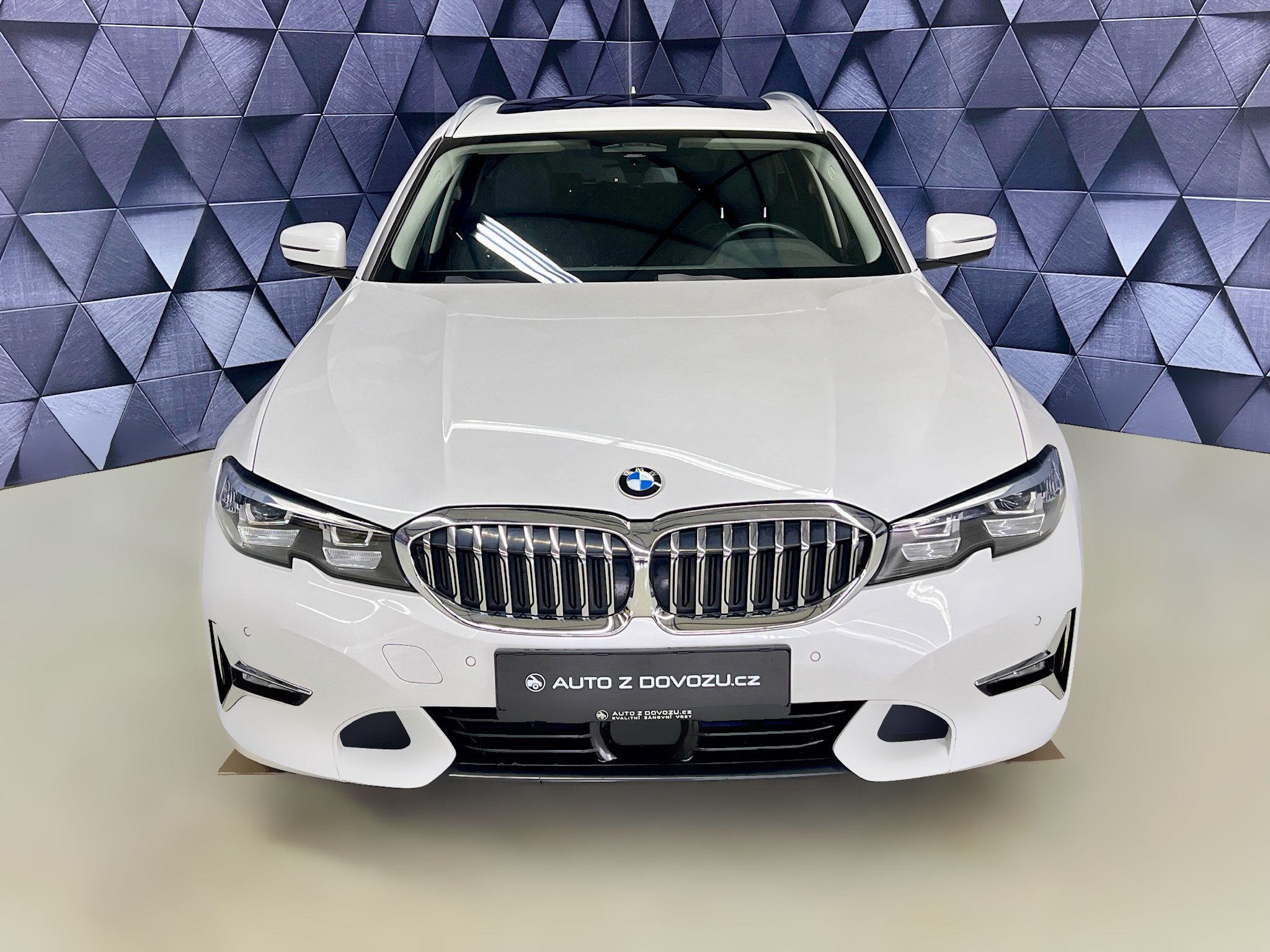 BMW Řada 3, 320d xDrive LUXURY, EL. TAŽNÉ - fotka 3