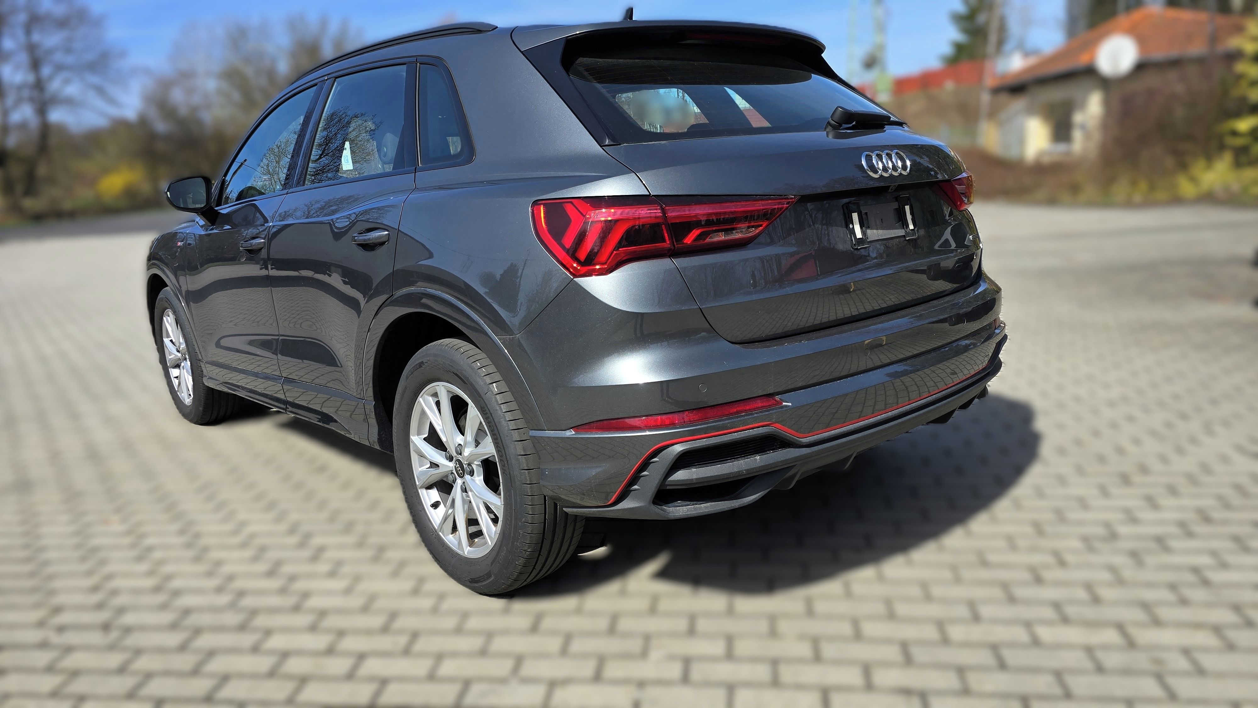 Audi Q3, 35 TDI S-LINE quattro - fotka 4