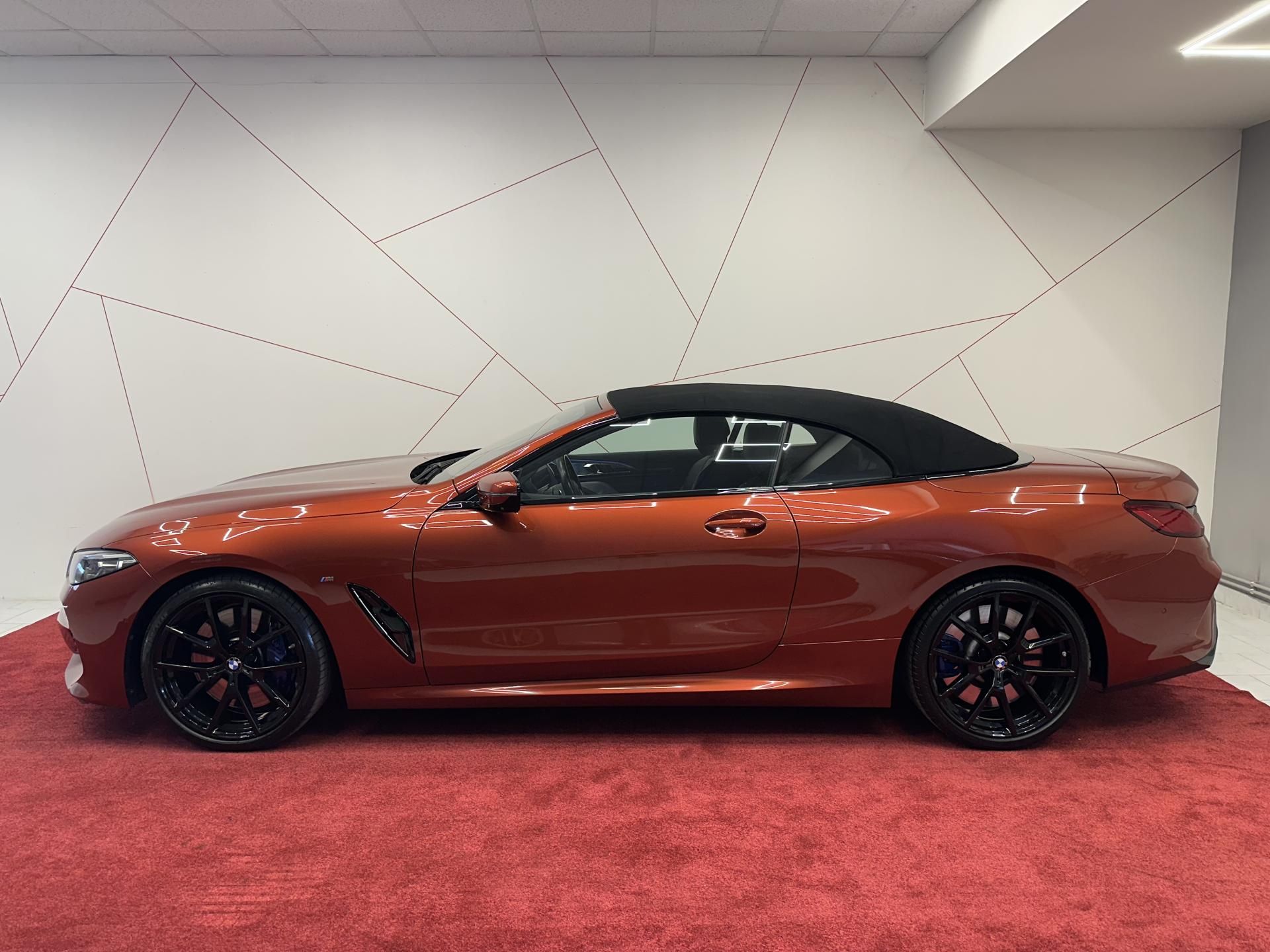 BMW Řada 8, M850i Cabrio HUD*B&W*360*MASÁŽ - fotka 4