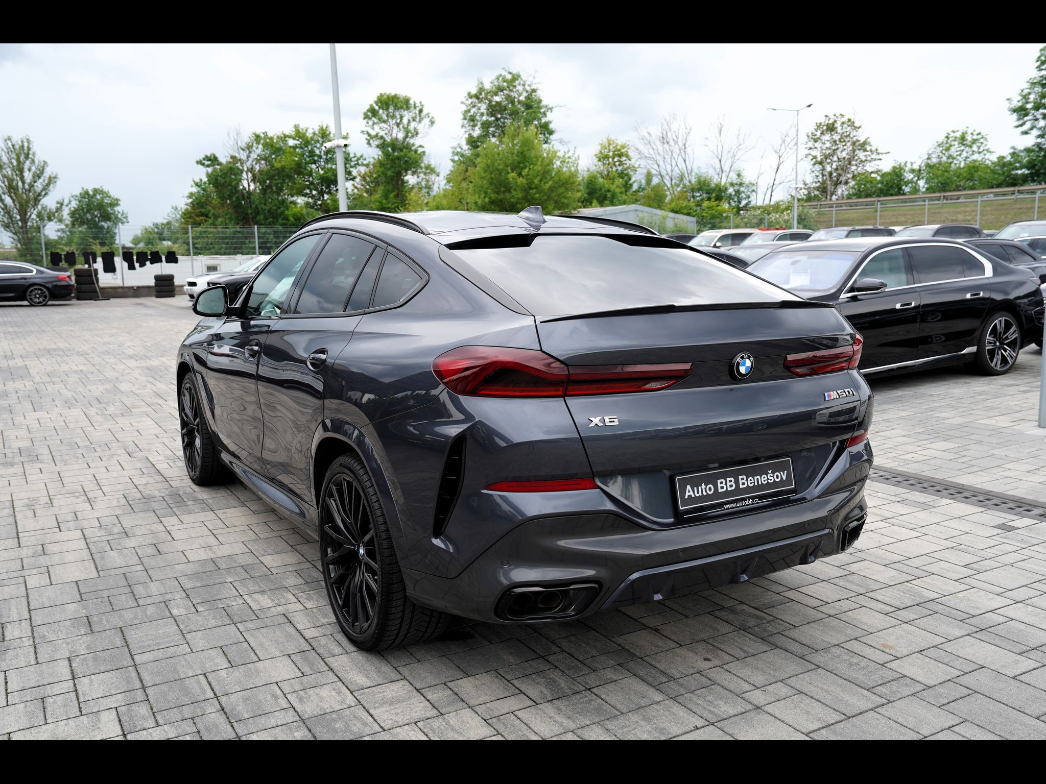 BMW X6, M50i xDrive Lasery, ČR, 530PS - fotka 4