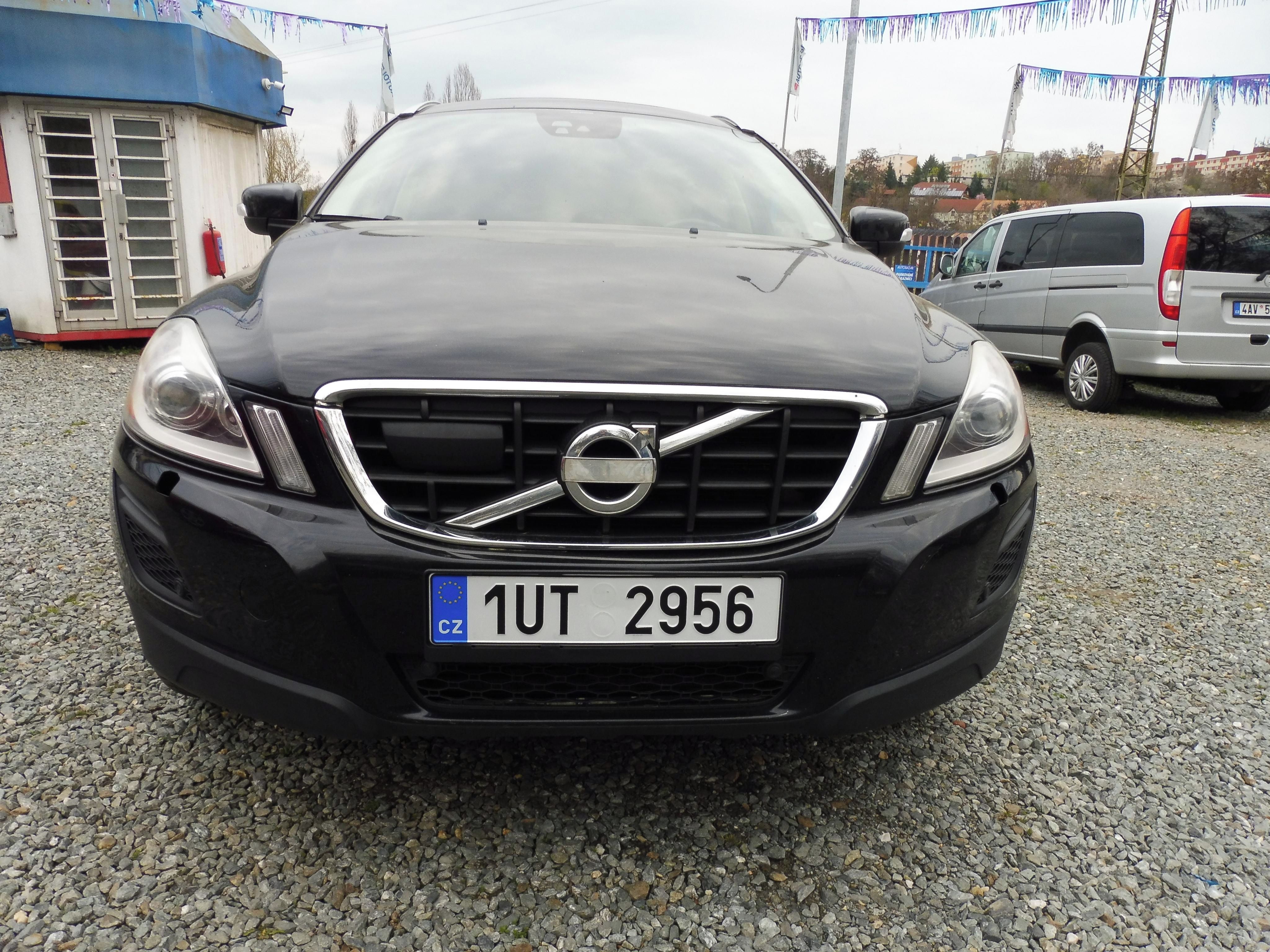 Volvo XC60, AWD - fotka 2