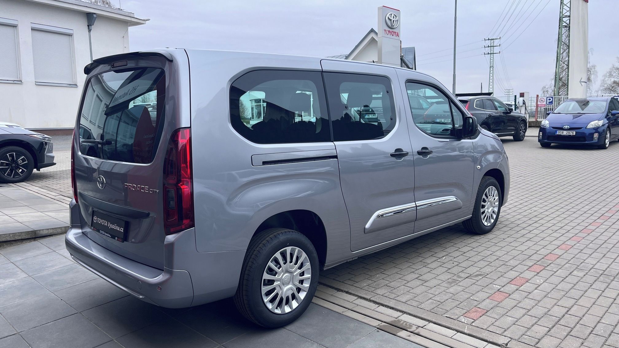 Toyota Proace City Verso, L2 1,2i 110PS Business 7 MÍST - fotka 6