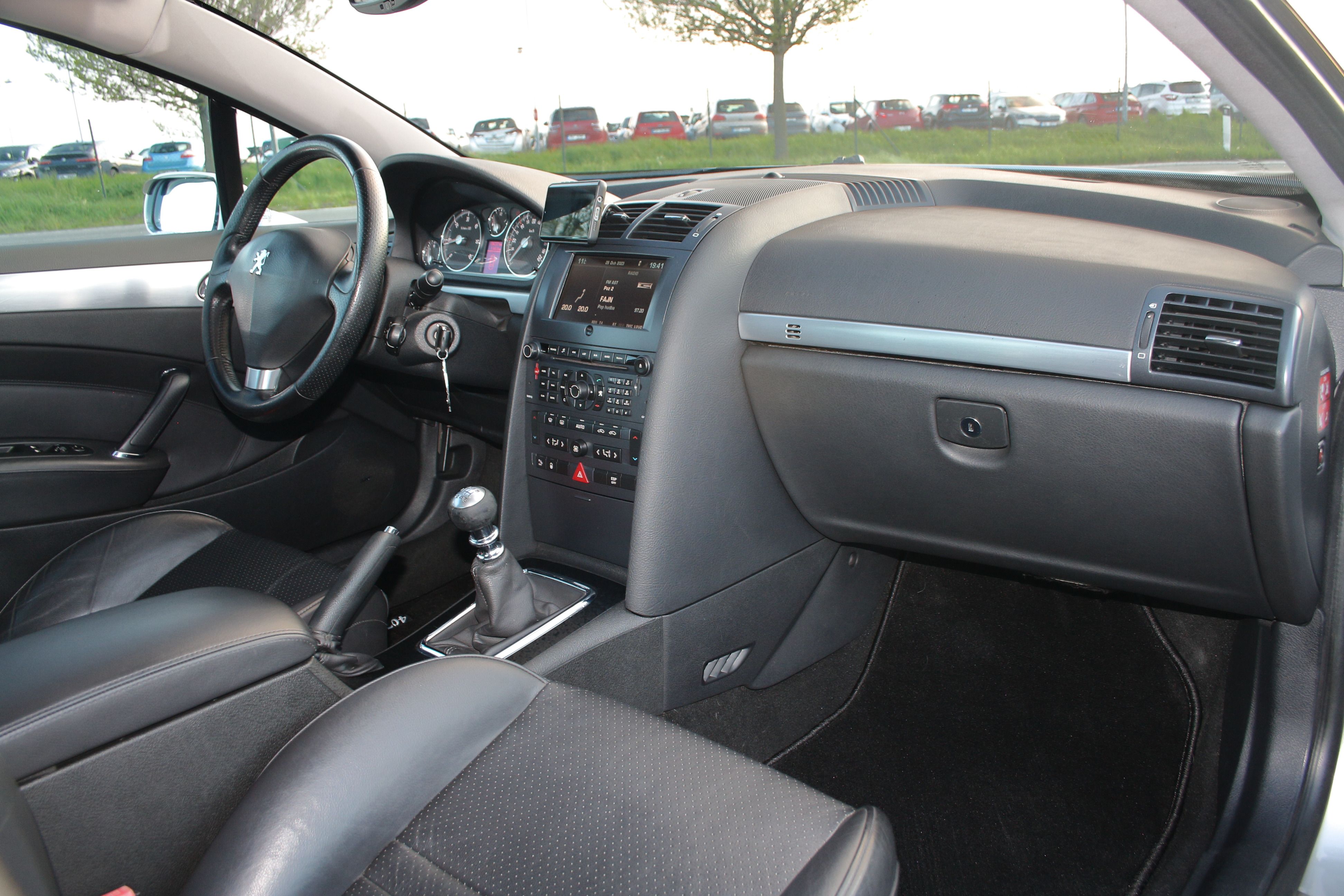 Peugeot 407, 2.0 Kupé, 100 kW, + litá kola - fotka 5