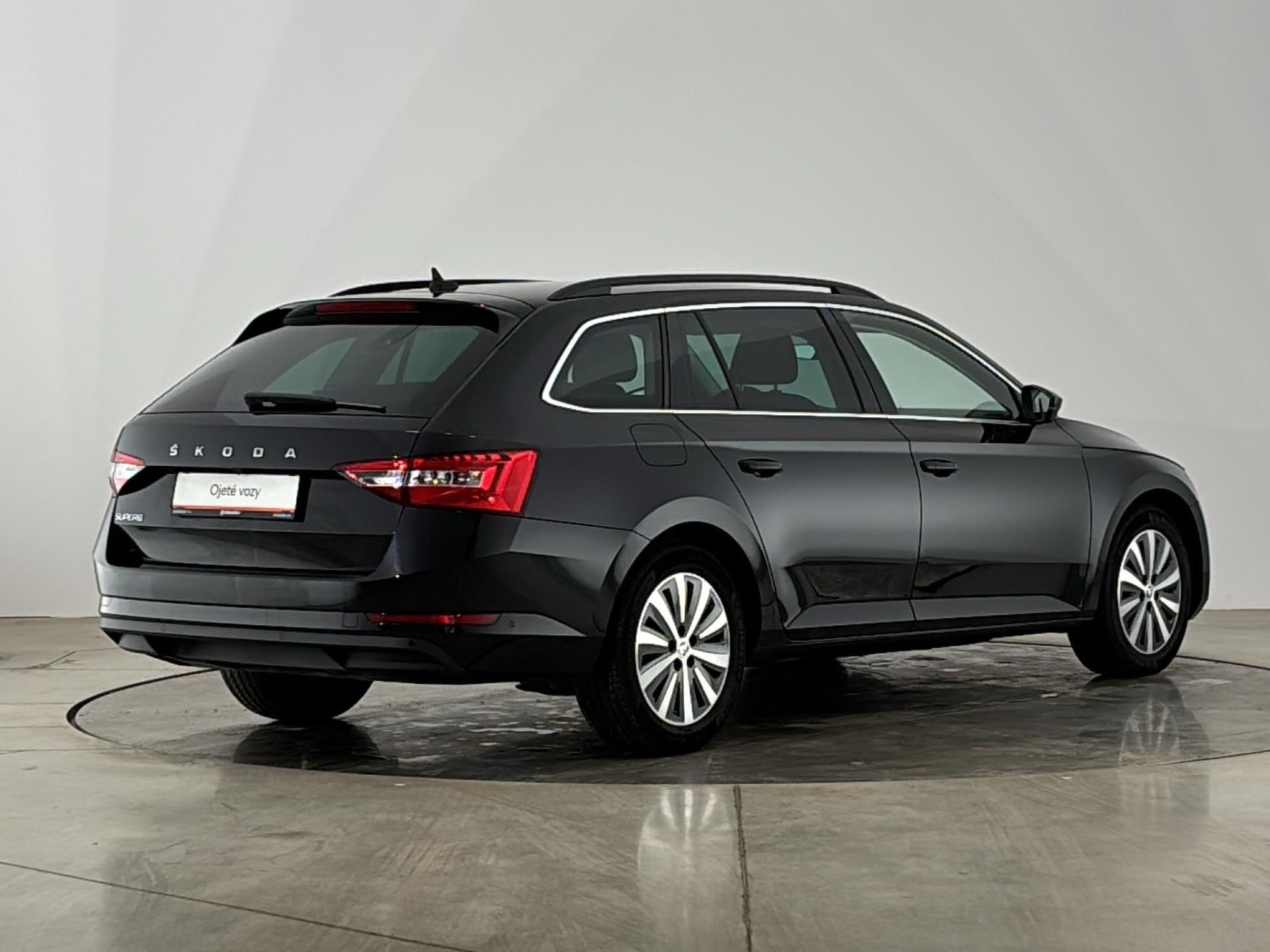 Škoda Superb, 2.0 TDI / 110 kW Ambition DSG - fotka 2