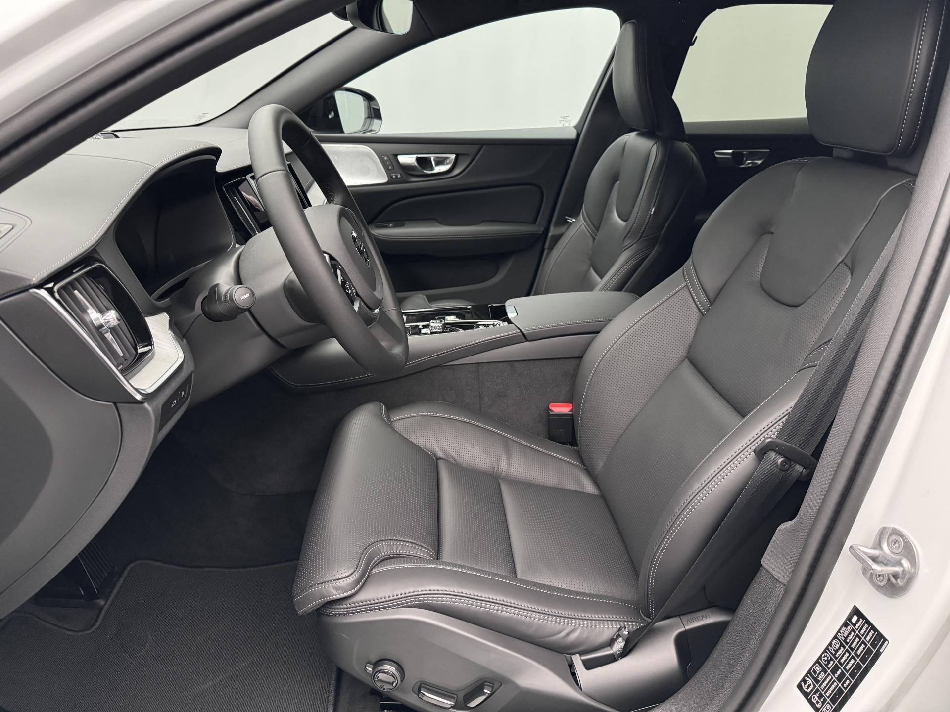 Volvo V60, T6 AWD Plug-in DARK ULTRA - fotka 3