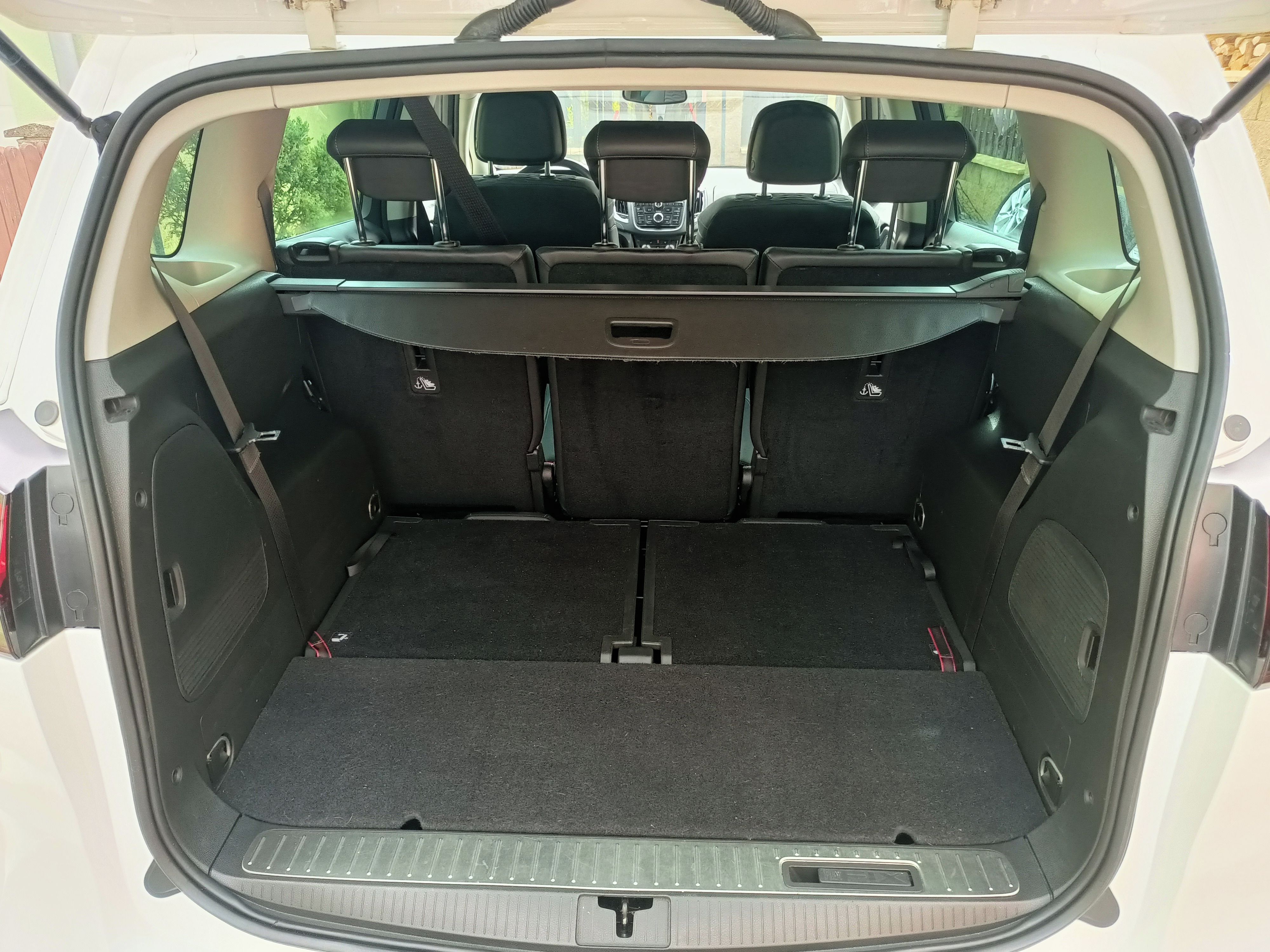 Opel Zafira, Tourer 1,6CDTI, 1.maj, servis - fotka 2