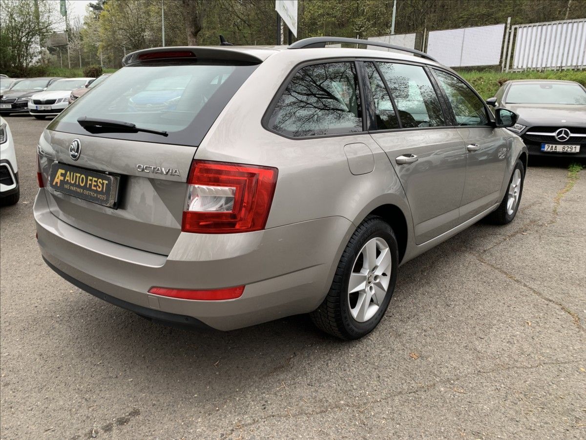 Škoda Octavia, 1,6 TDI 81KW AMBIENTE ČR - fotka 5