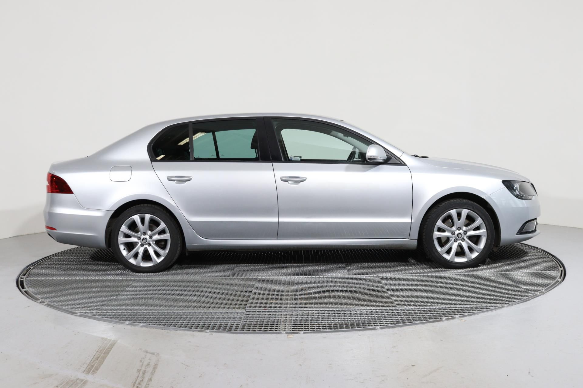 Škoda Superb, ACTIVE PLUS 2,0 TDI 4x4 103kW - fotka 3