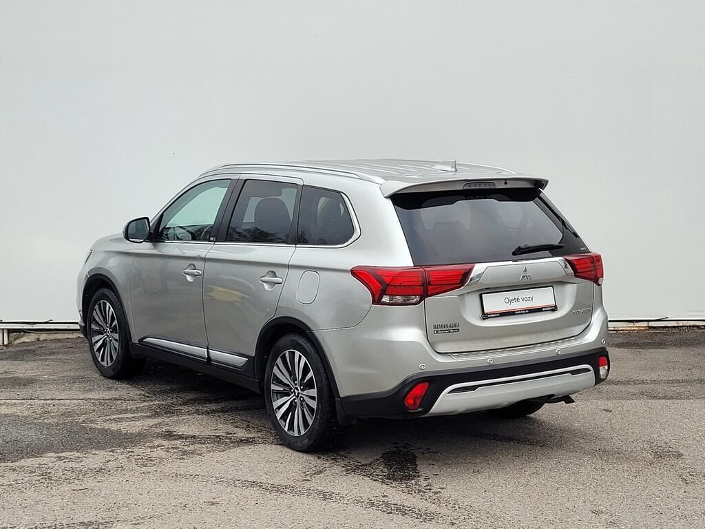Mitsubishi Outlander, Instyle+ 2.0 2.0 Mivec 110 kW - fotka 6