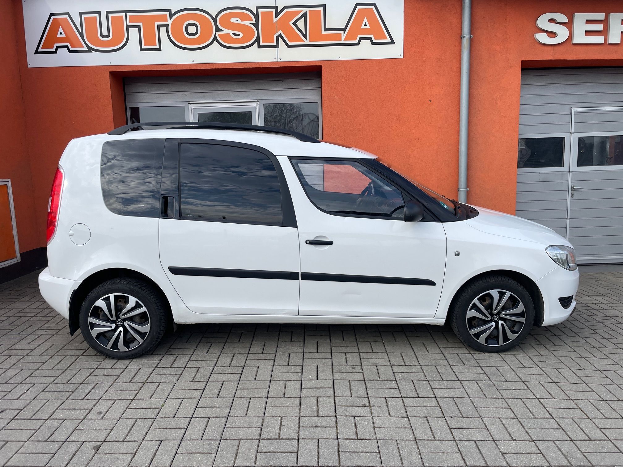 Škoda Roomster, 1.2 TSI 63KW 1.maj.,2xkola - fotka 4