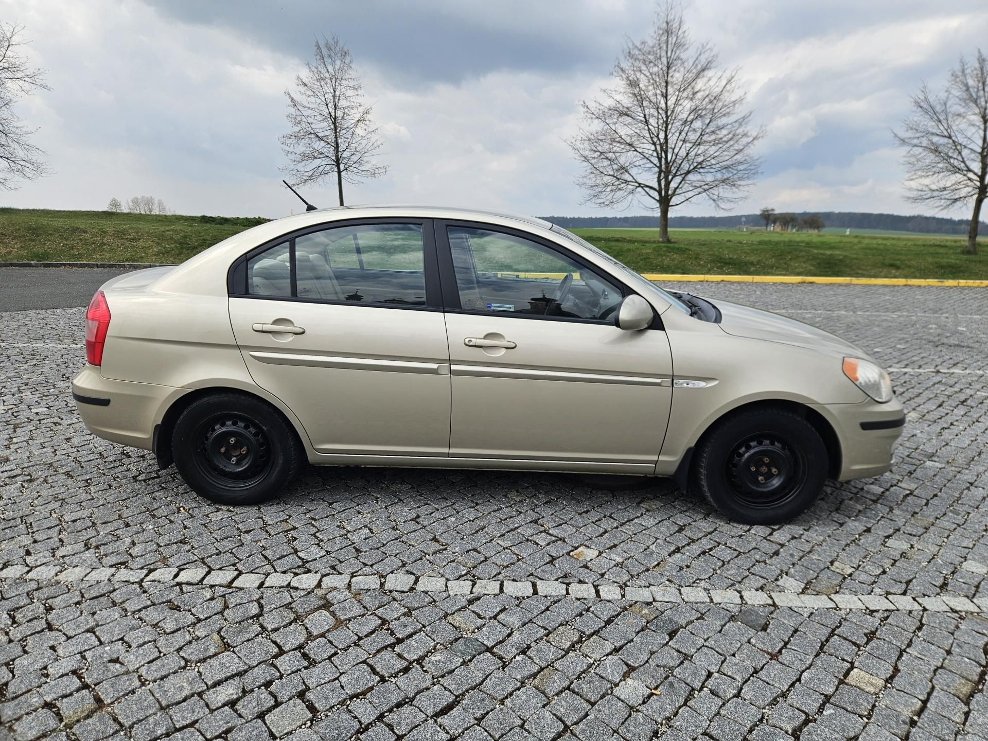 Hyundai Accent, 1.5CRDI VELMI PĚKNÝ, SPLÁTKY - fotka 5