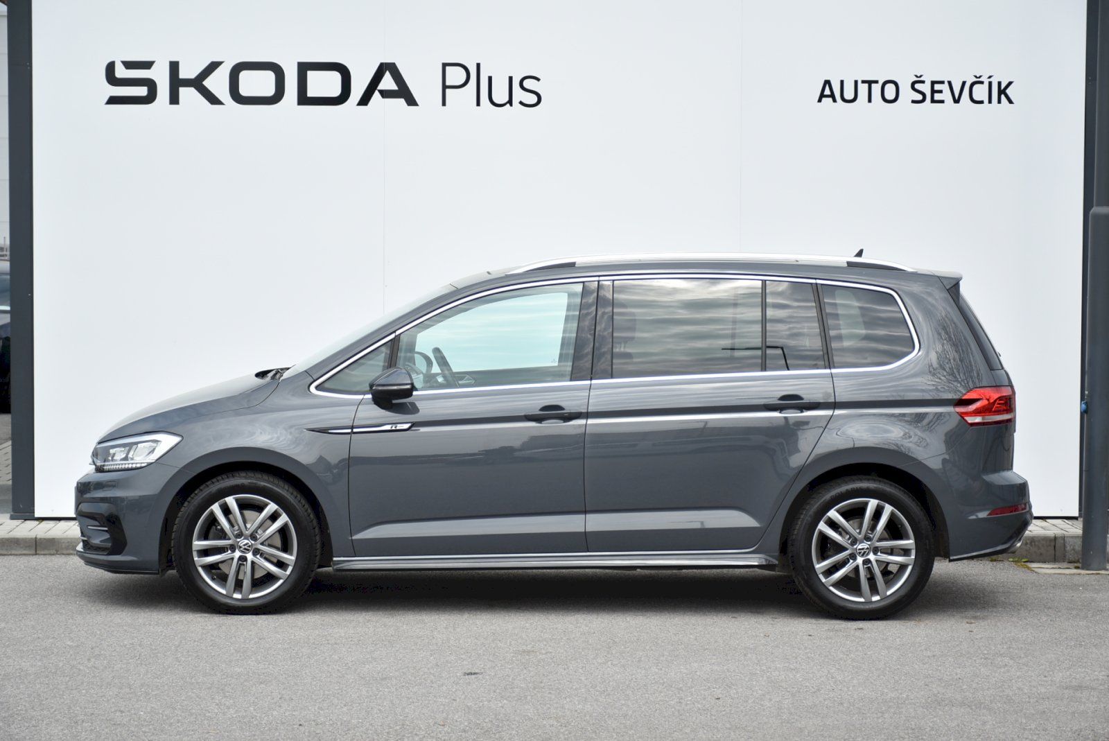 Volkswagen Touran, R-Line 2,0 TDI 110kW 7DSG - fotka 3