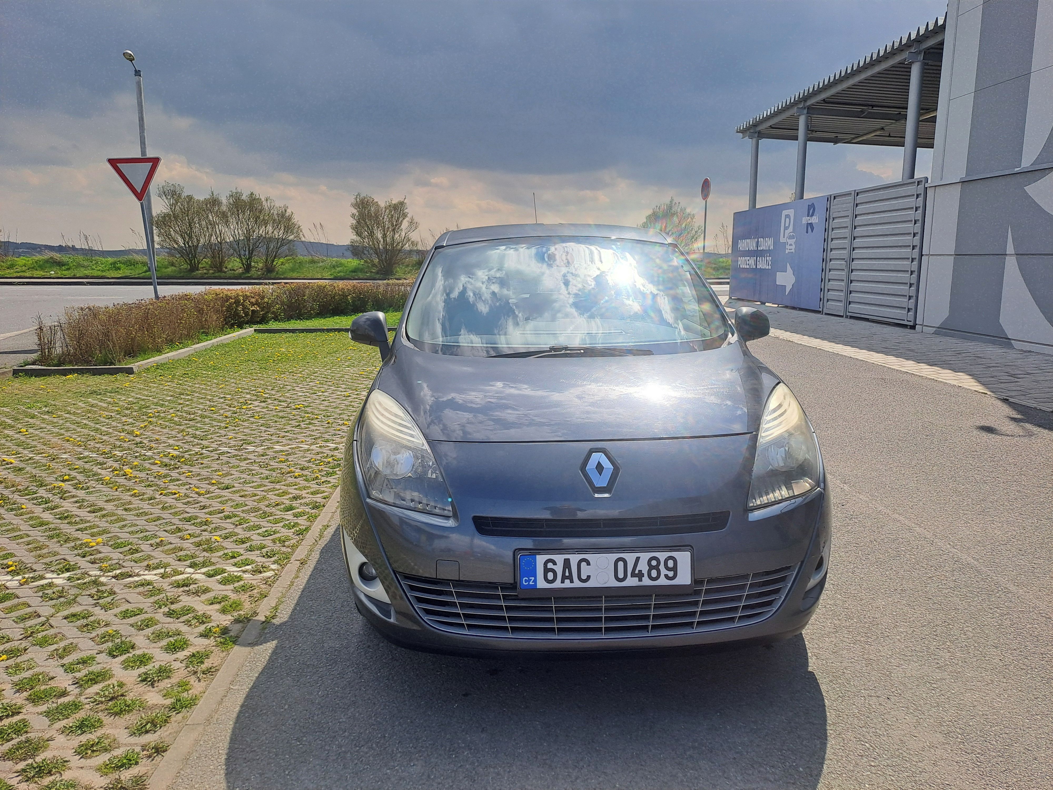 Renault Grand Scénic, 1.5DCI 2.MAJ SPOLEHLIVÉ AUTO - fotka 4