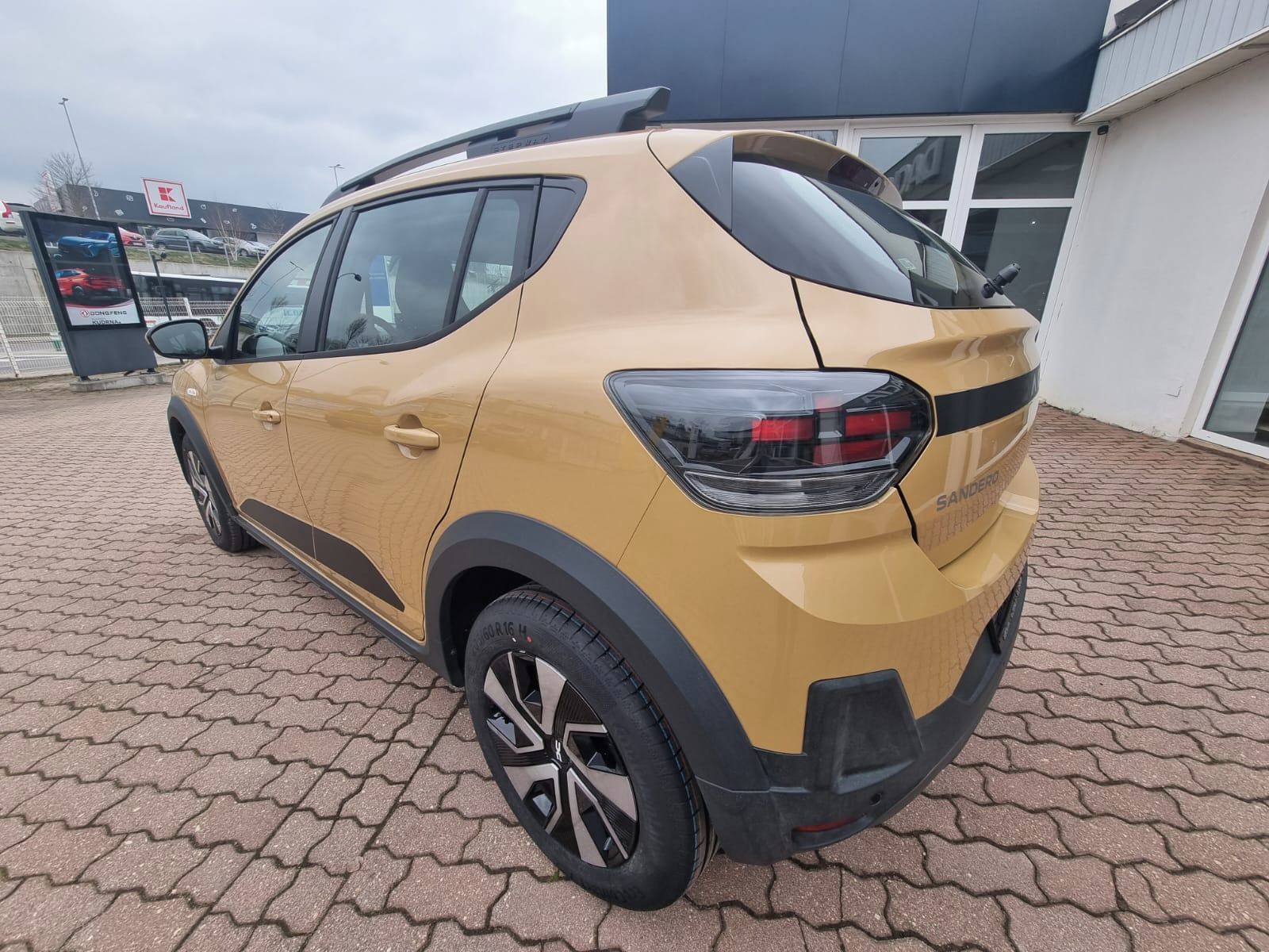 Dacia Sandero, Stepway Expression TCe 110 - fotka 4