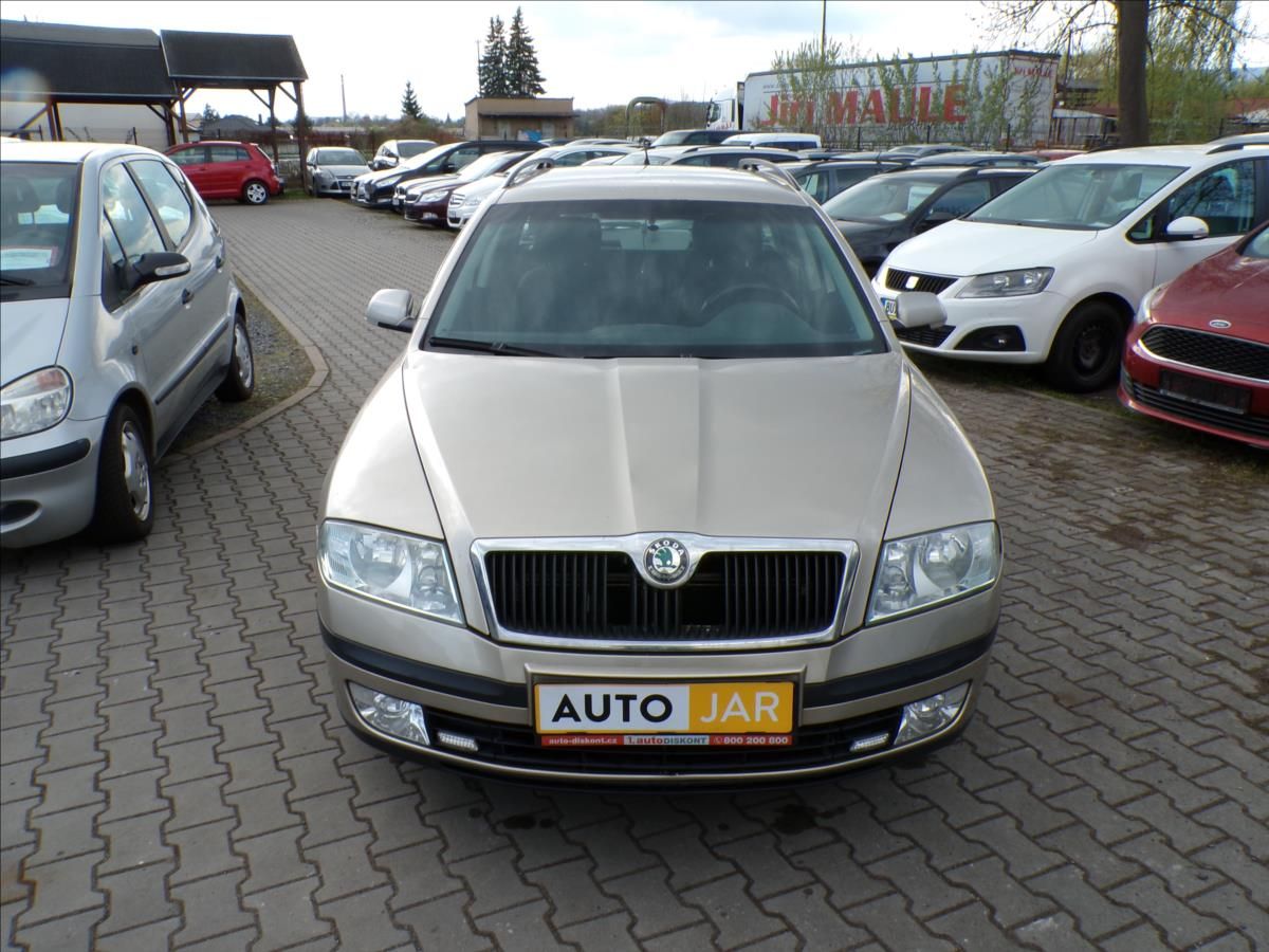 Škoda Octavia, 2,0 TDI  TAŽNÉ ZAŘÍZENÍ - fotka 2