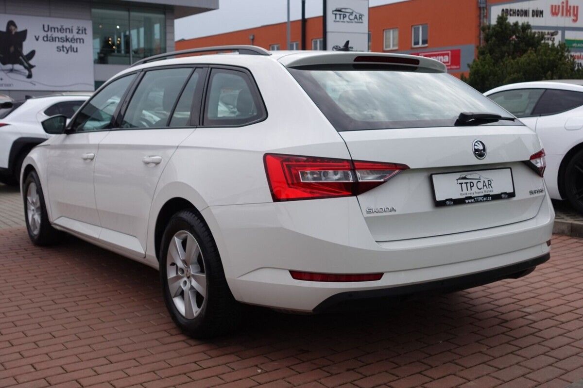Škoda Superb, 1.4 TSI 110kW Active Combi DSG - fotka 6