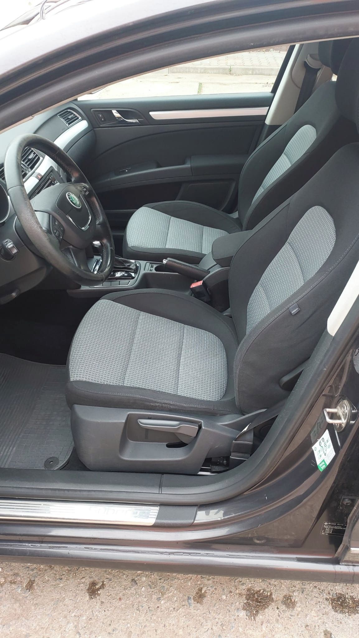 Škoda Superb, 2.0 TDI, DSG - fotka 5