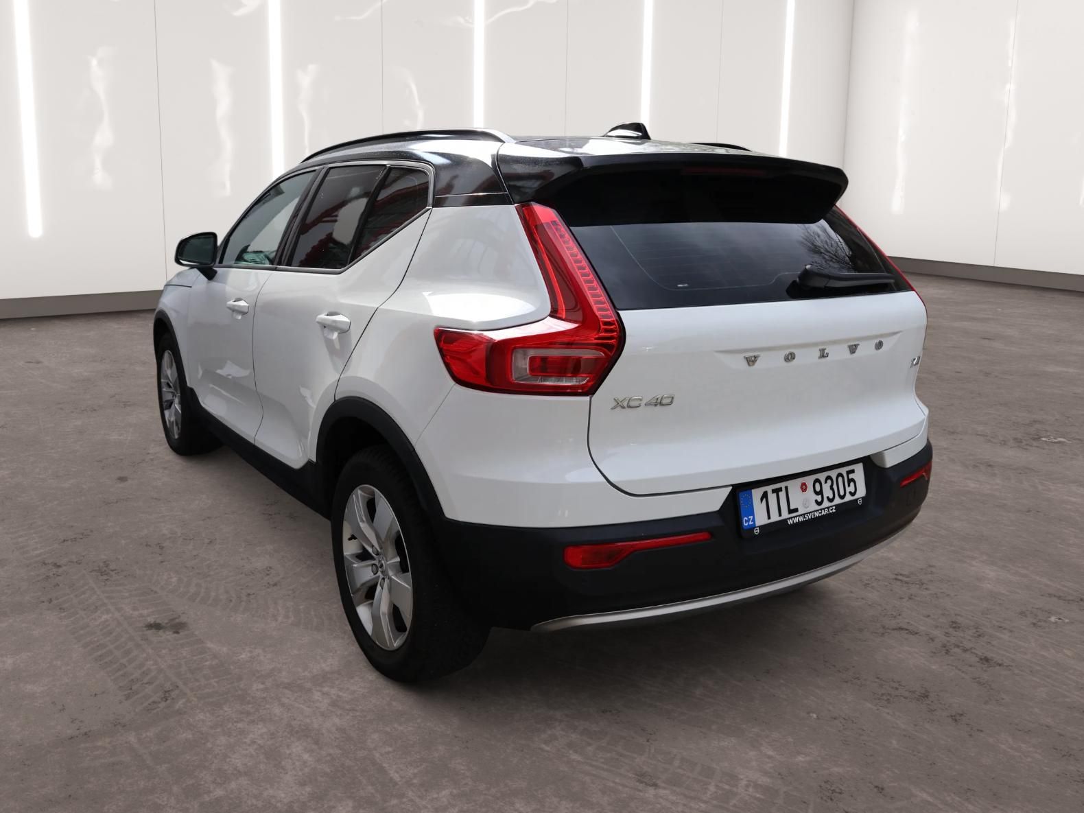 Volvo XC40, T4 AWD Momentum - fotka 2