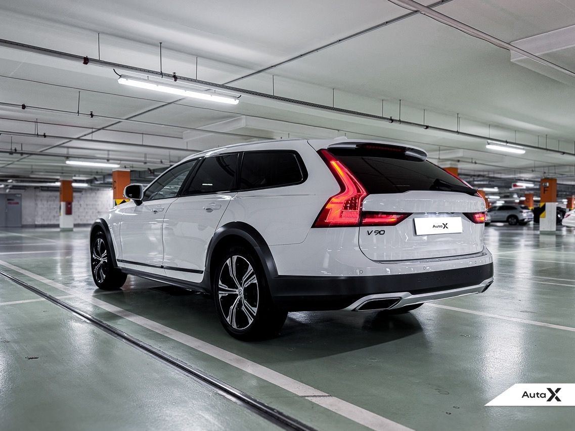 Volvo V90, Cross Country D4 AWD 140 kW - fotka 5
