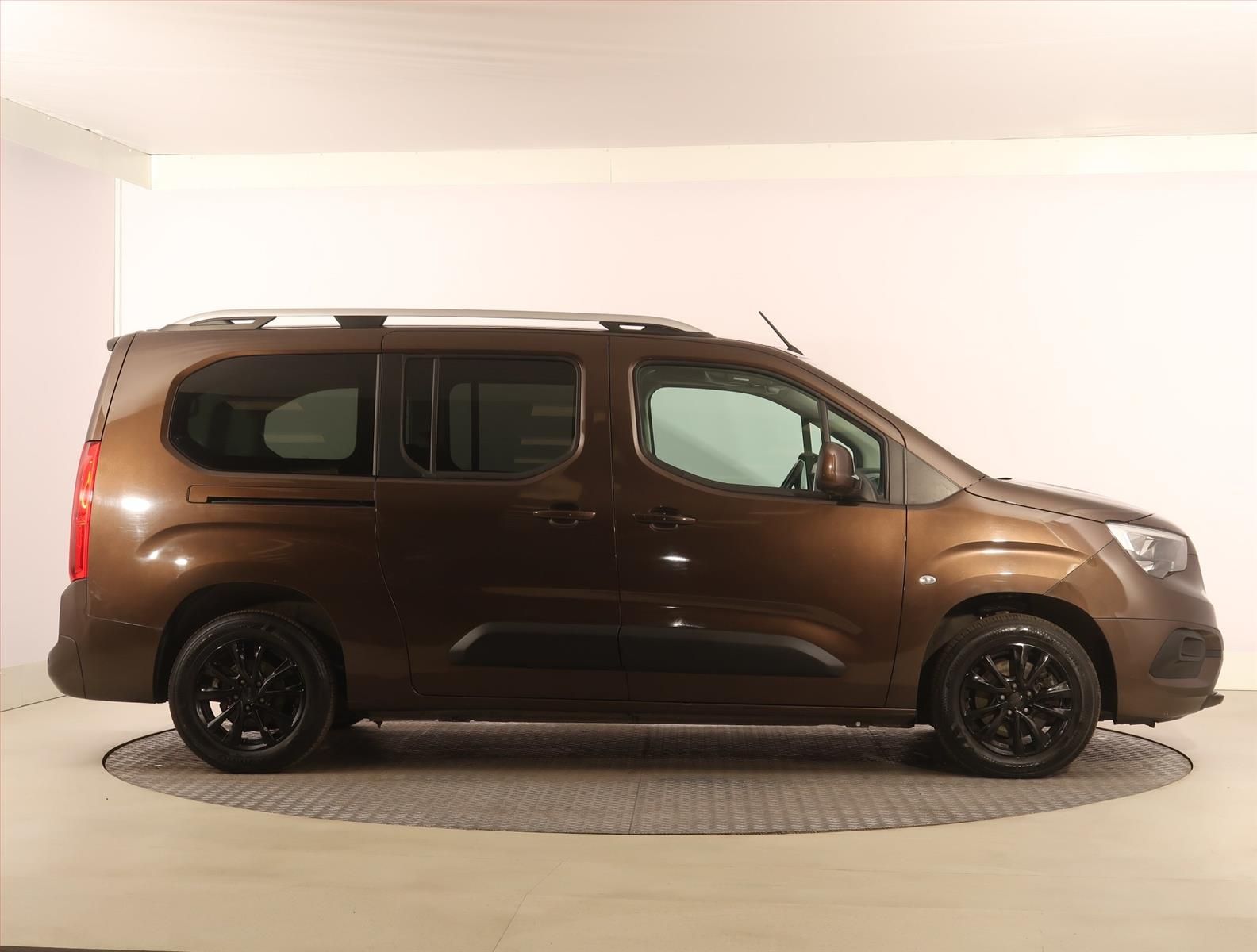Opel Combo, Maxi 1.2 Turbo, Edition, 5Míst - fotka 6