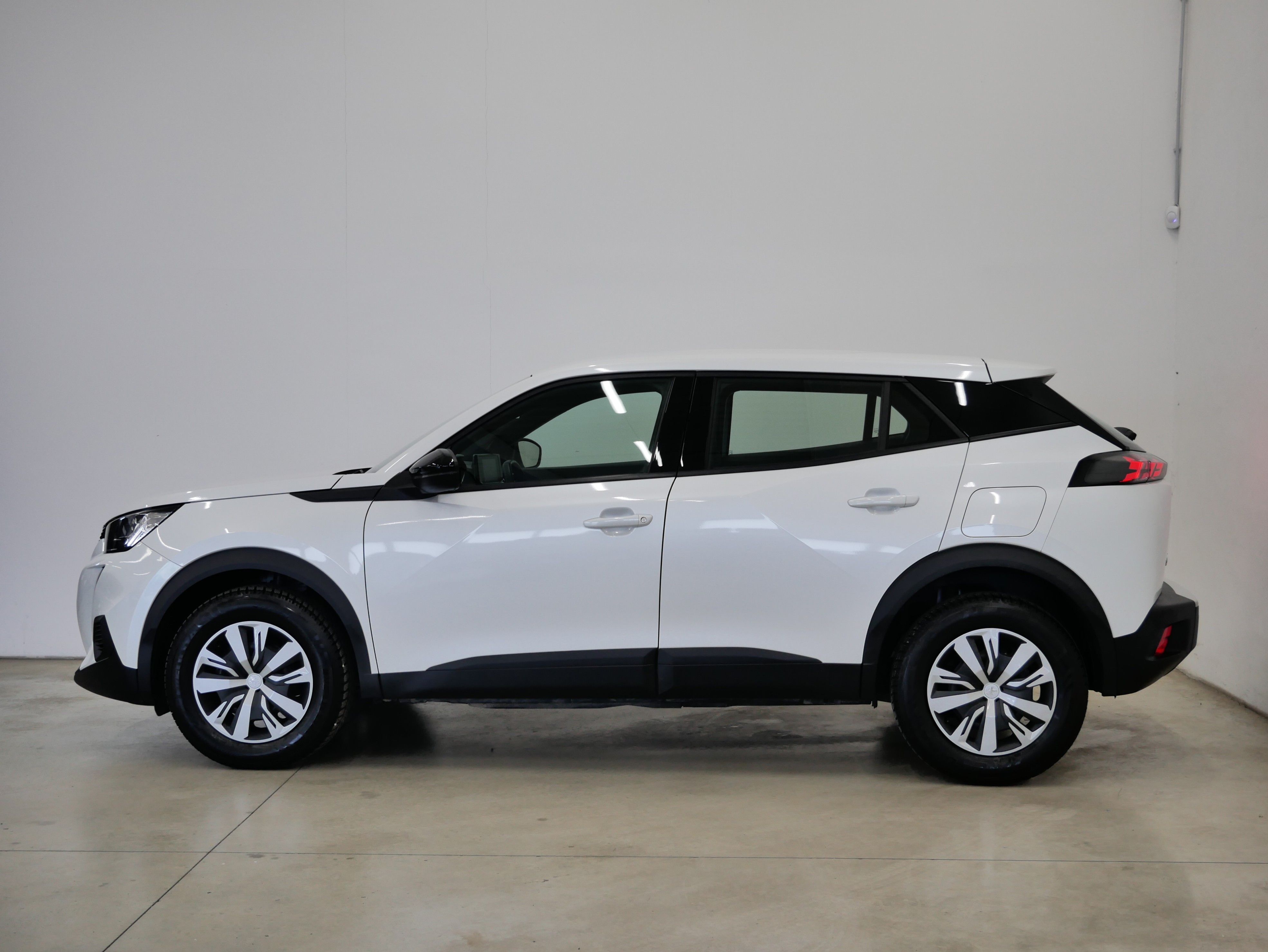 Peugeot 2008, 1.2 PureTech 74 kW Active Pack - fotka 3