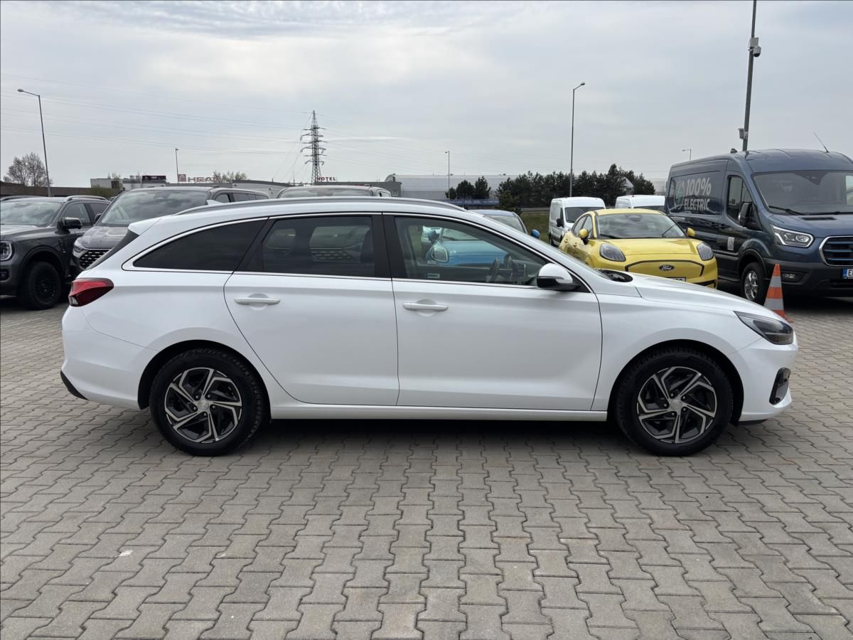 Hyundai i30, 1,0 T-GDI Family Smart 88kW - fotka 6