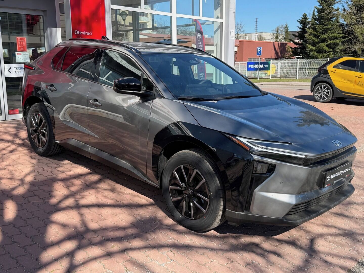 Toyota bZ4X, 73,1 kWh 224PS Style - fotka 3