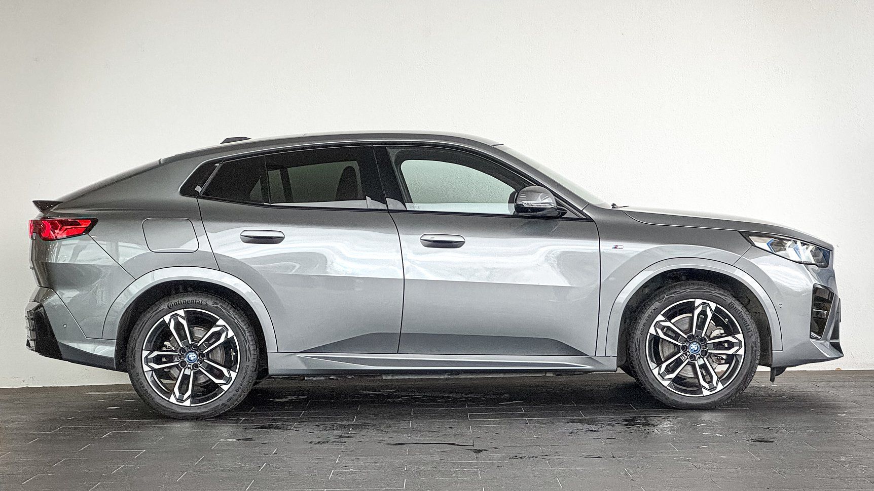 BMW iX2 - fotka 3
