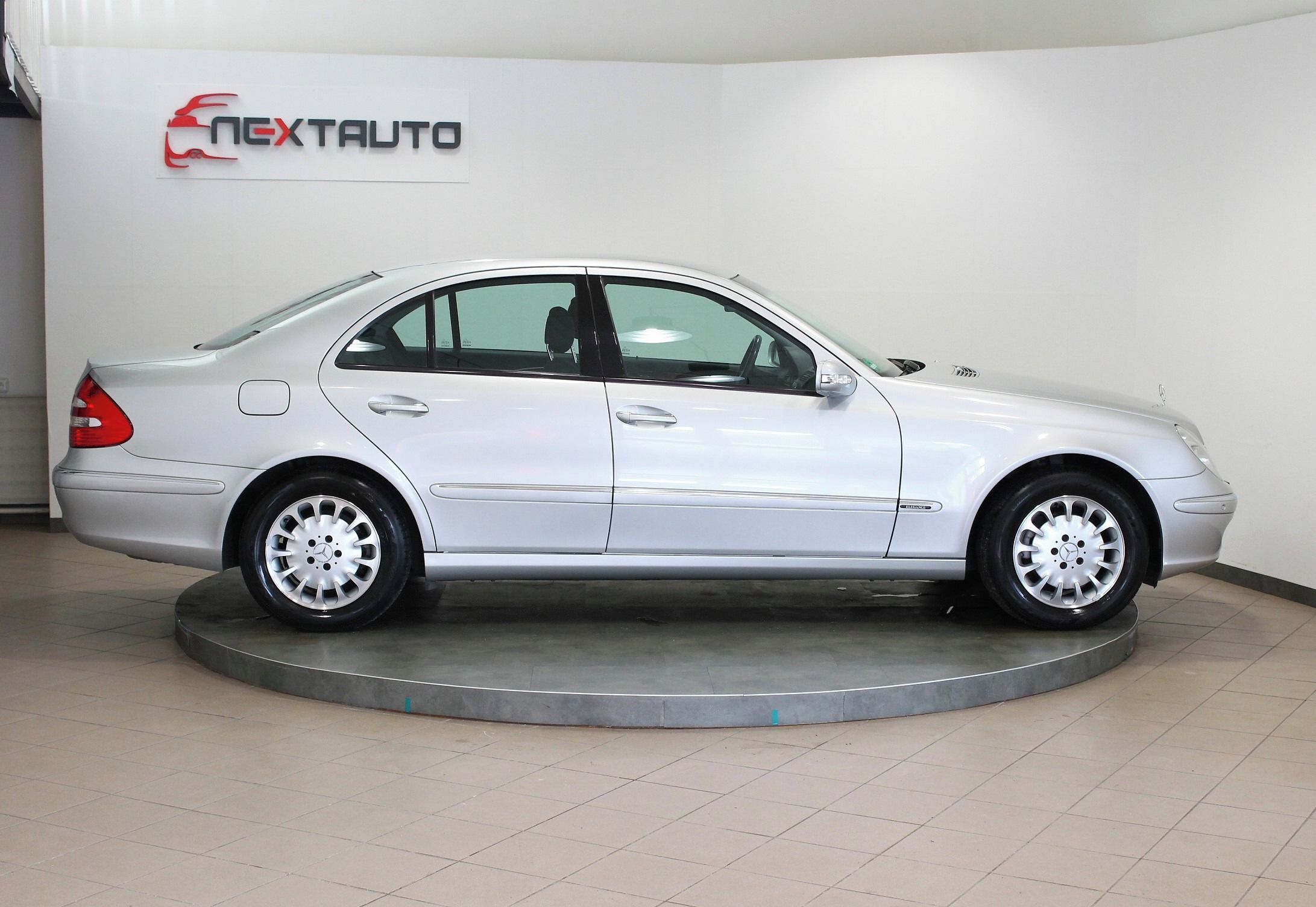 Mercedes-Benz Třídy E, 240 6V AUTOMAT ELEGANCE - fotka 6