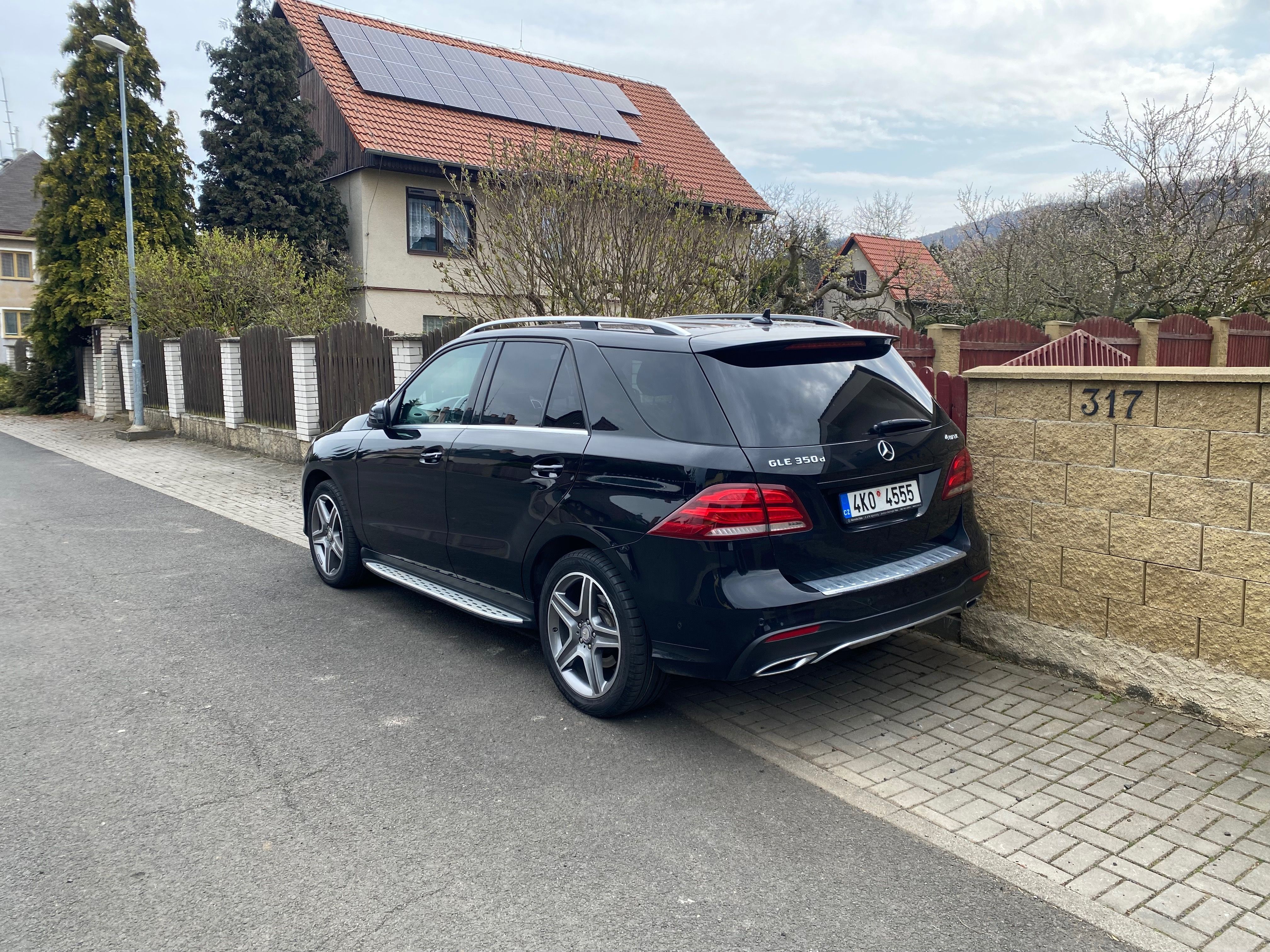 Mercedes-Benz GLE, 190kW, DPH, koule, nebourané - fotka 2