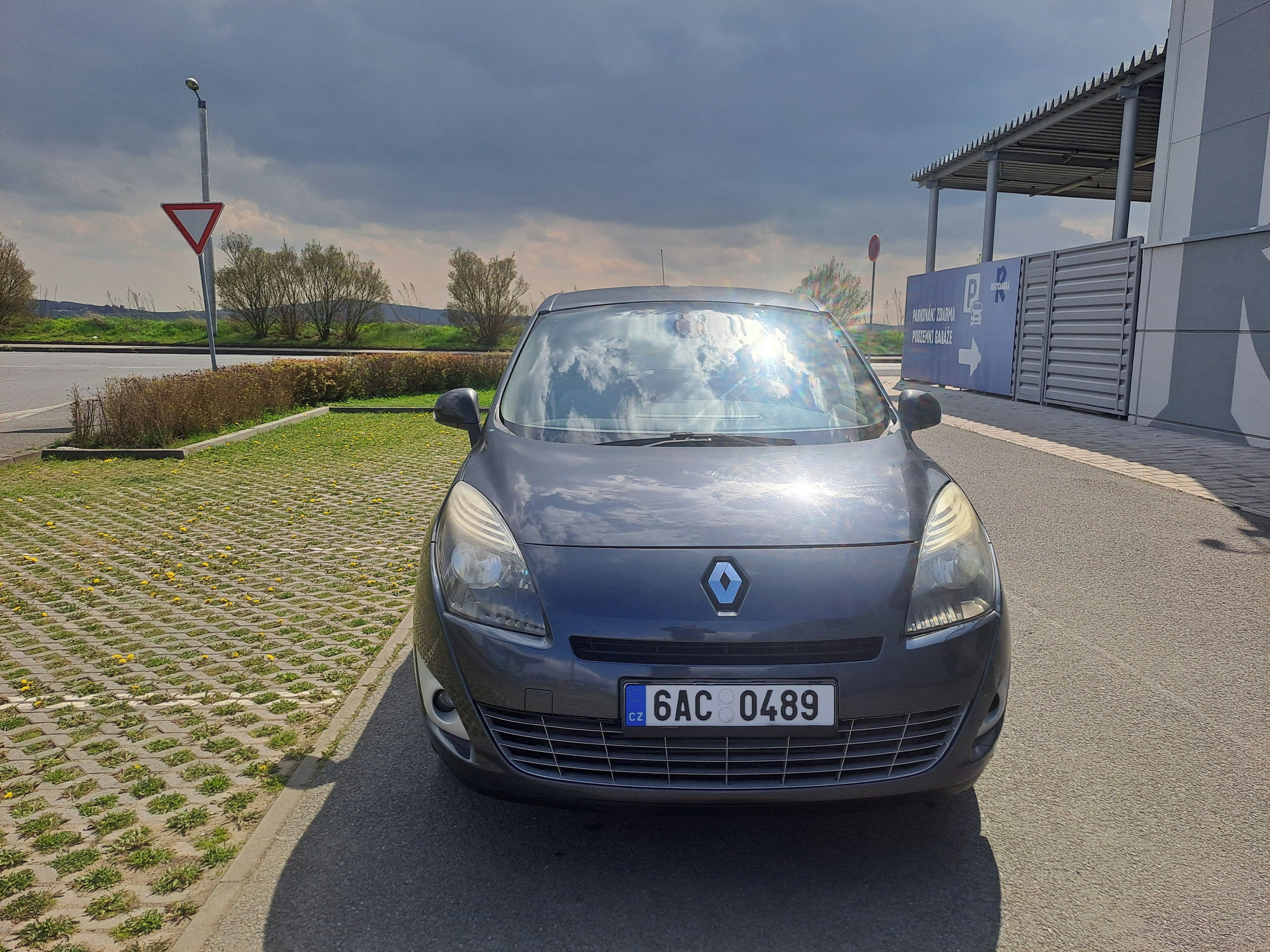 Renault Grand Scénic, 1.5DCI 2.MAJ SPOLEHLIVÉ AUTO - fotka 2
