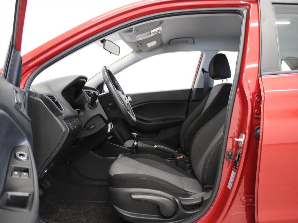 Hyundai i20, 1,3 i 55kW Family+ 27 200km! - fotka 6