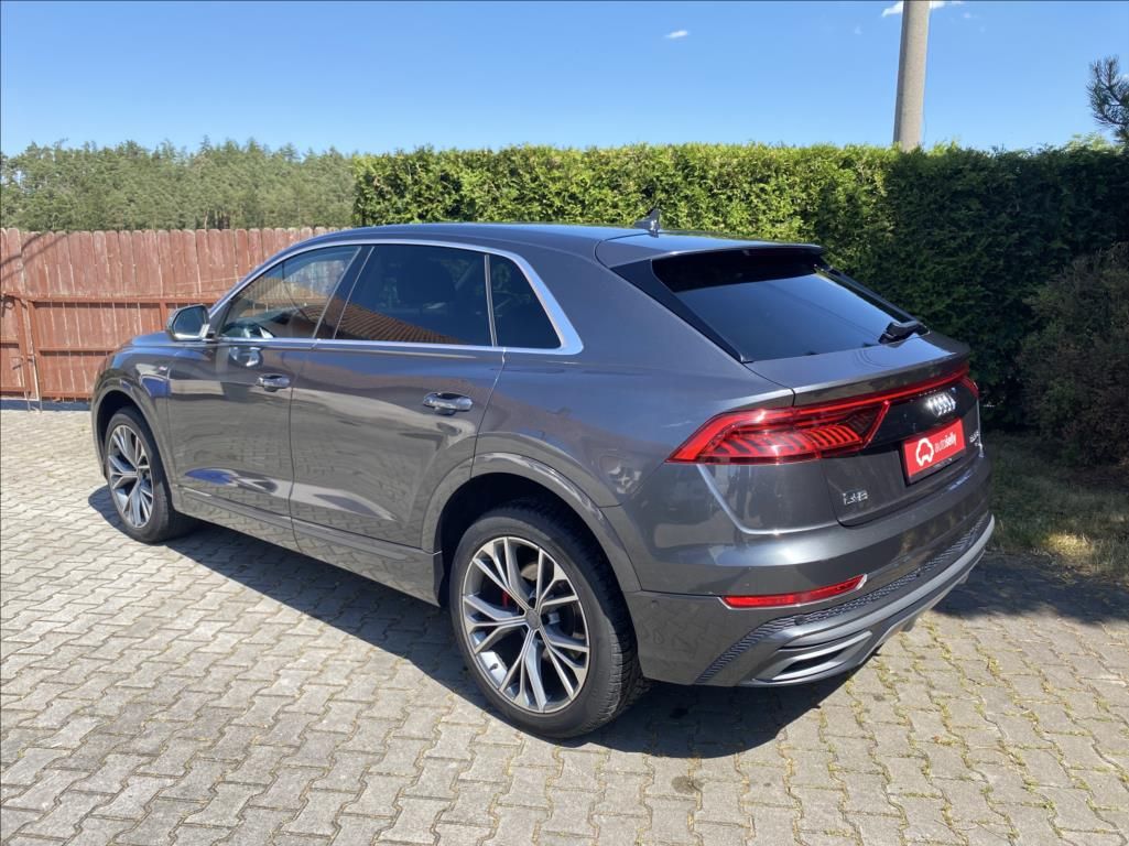 Audi Q8, 3,0 55TFSi quattro Sport - fotka 3