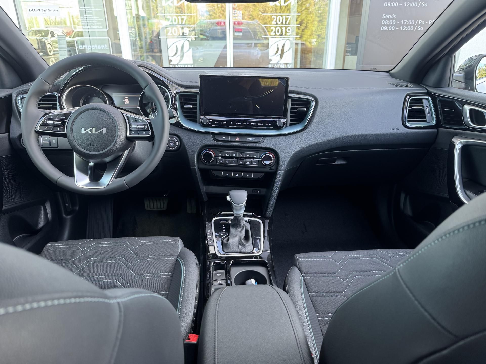 Kia XCee´d, 1,6 T-GDi 7DCT EXCLUSIVE+WINT - fotka 5