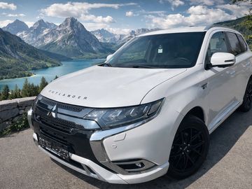 2,4 PHEV TOP historie a výbava