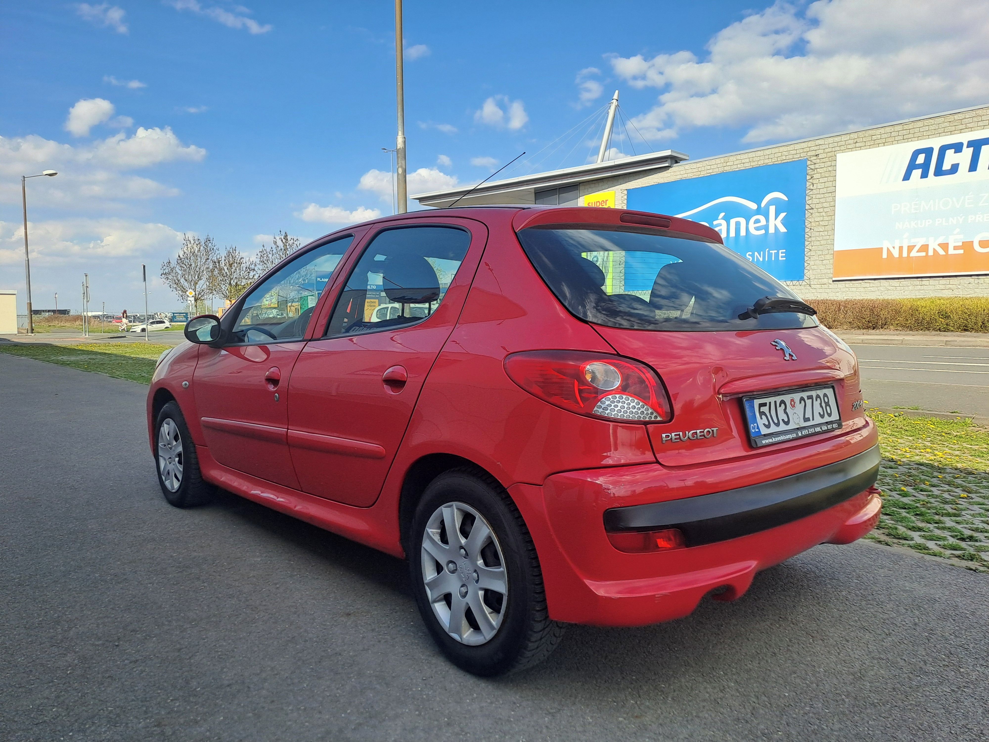 Peugeot 206, 1.1i ČR 2.MAJ,SPOLEHLIVÉ AUTO - fotka 5