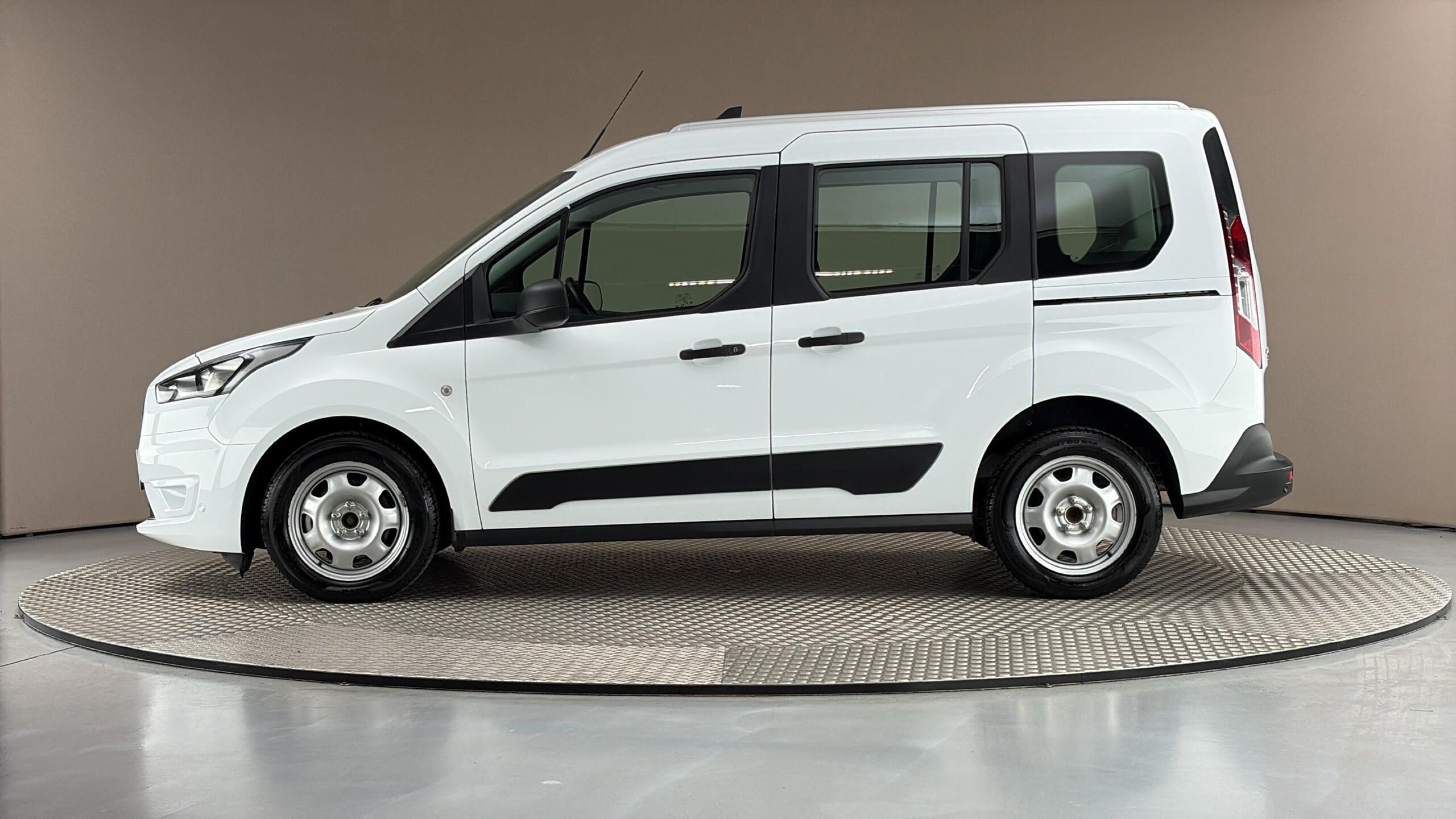 Ford Tourneo Connect, 1.5 Ecoblue Trend - fotka 4