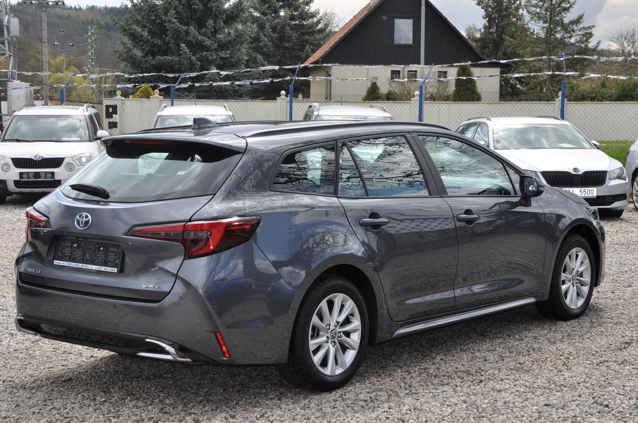 Toyota Corolla, 1.8 Hybrid KOMBI - fotka 3