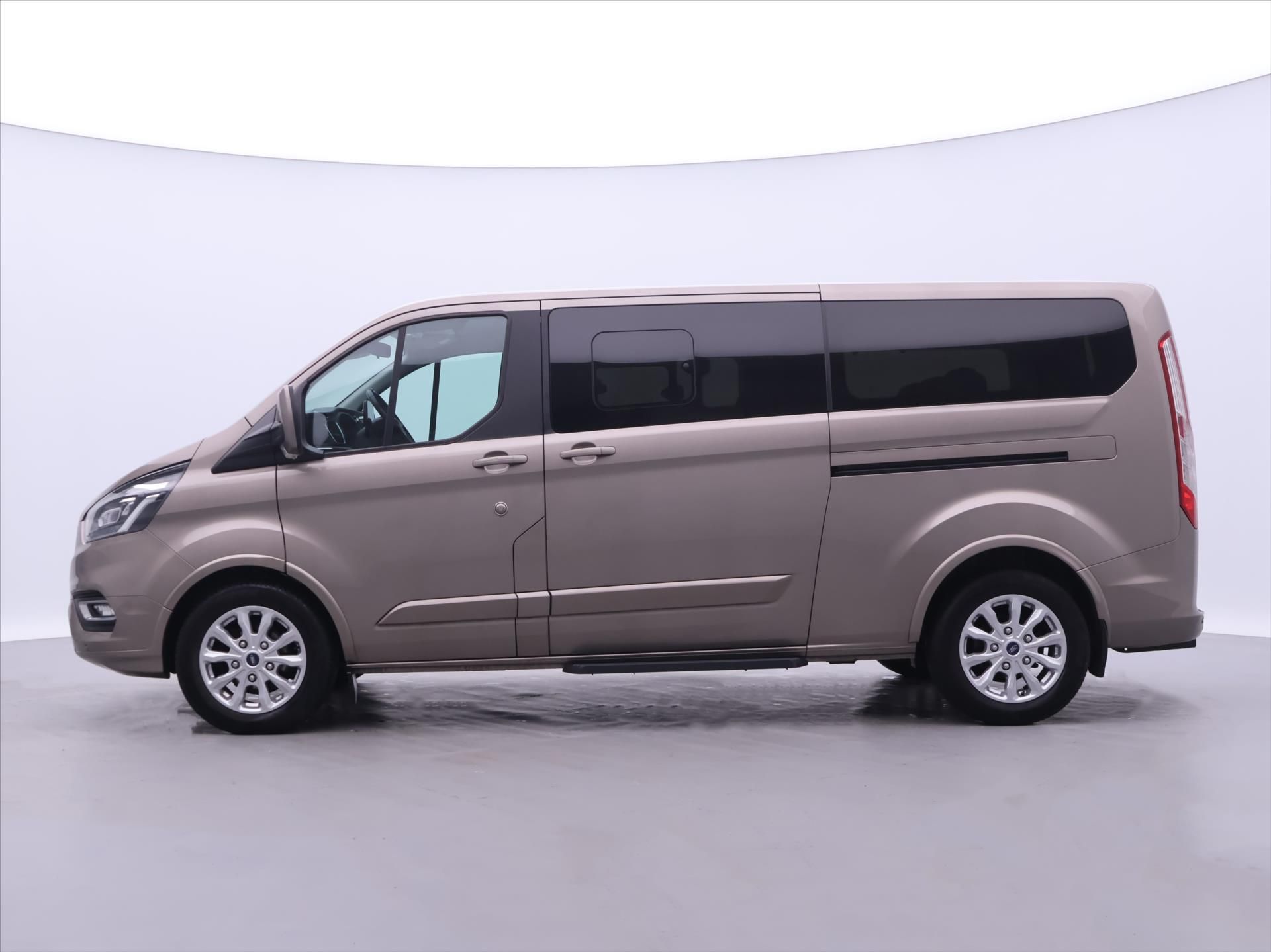 Ford Tourneo Custom, 2,0 TDCI 136kW CZ Titanium L2 - fotka 4