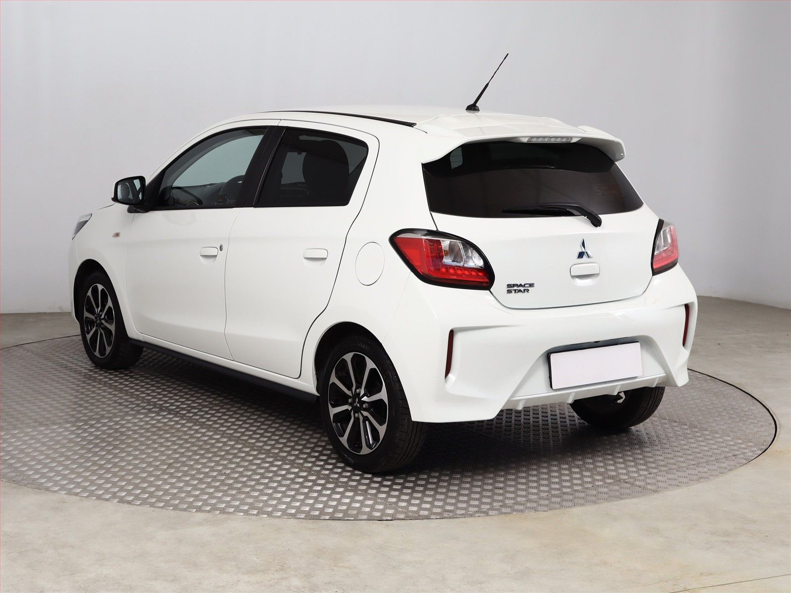 Mitsubishi Space Star, 1.2 MIVEC, Invite, ČR,1.maj - fotka 4