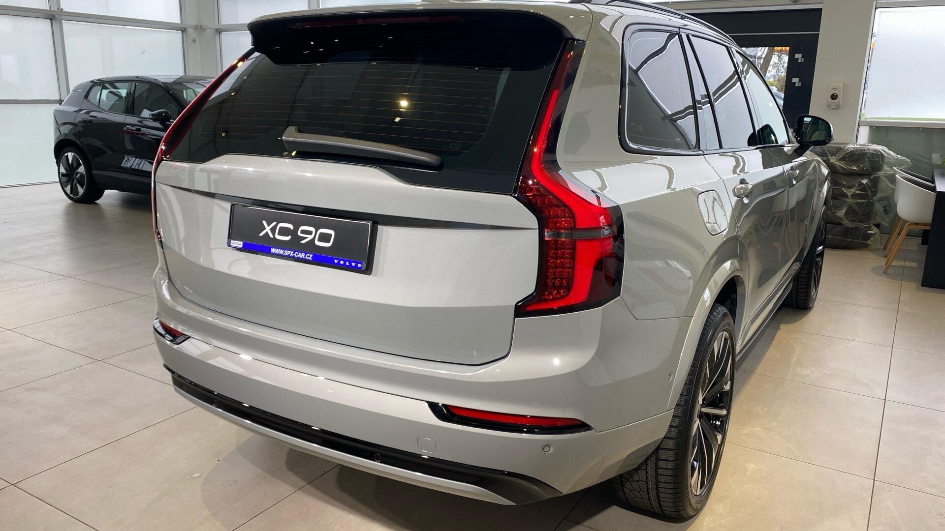 Volvo XC90, PLUS DARK, T8 AWD, 228+107 kW - fotka 4