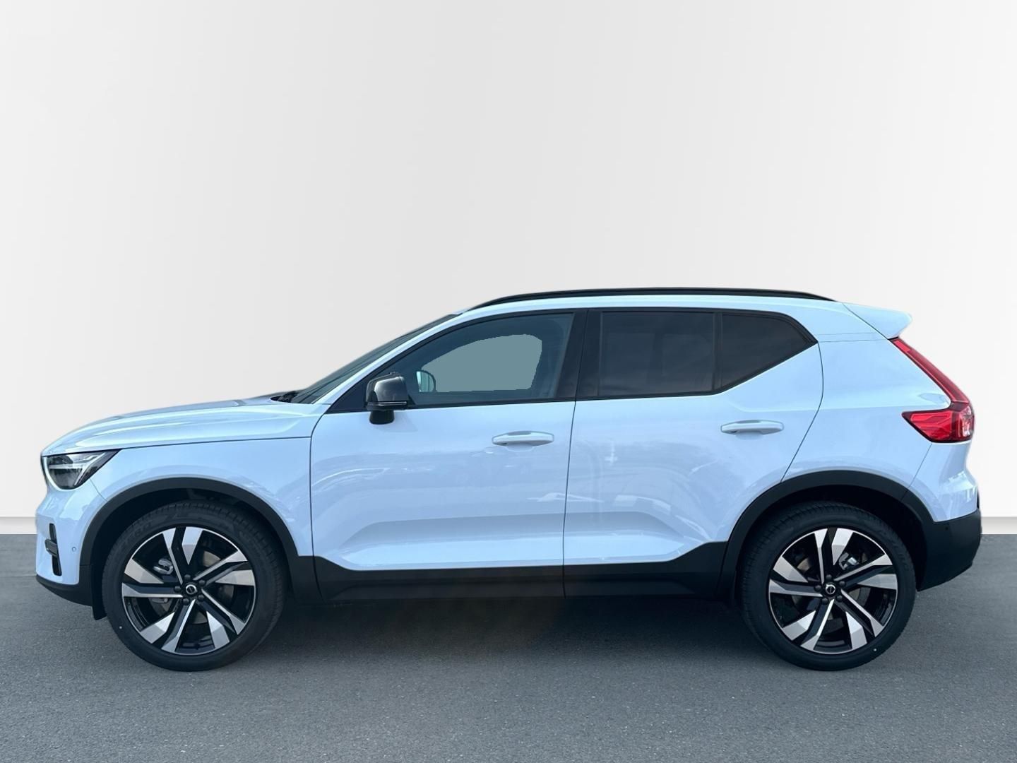 Volvo XC40, 2.0 B3 PLUS DARK - fotka 2
